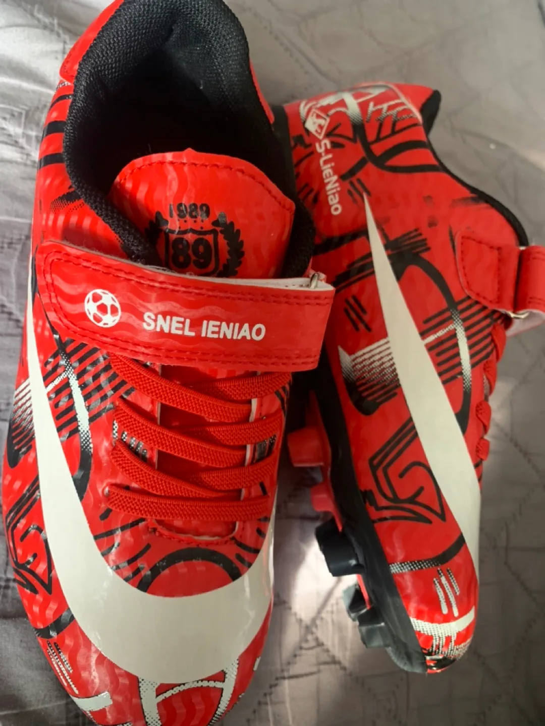 SNELIENIAO Red TF Soccer Cleats - Size 9 Women/7 Men image indicator(3)