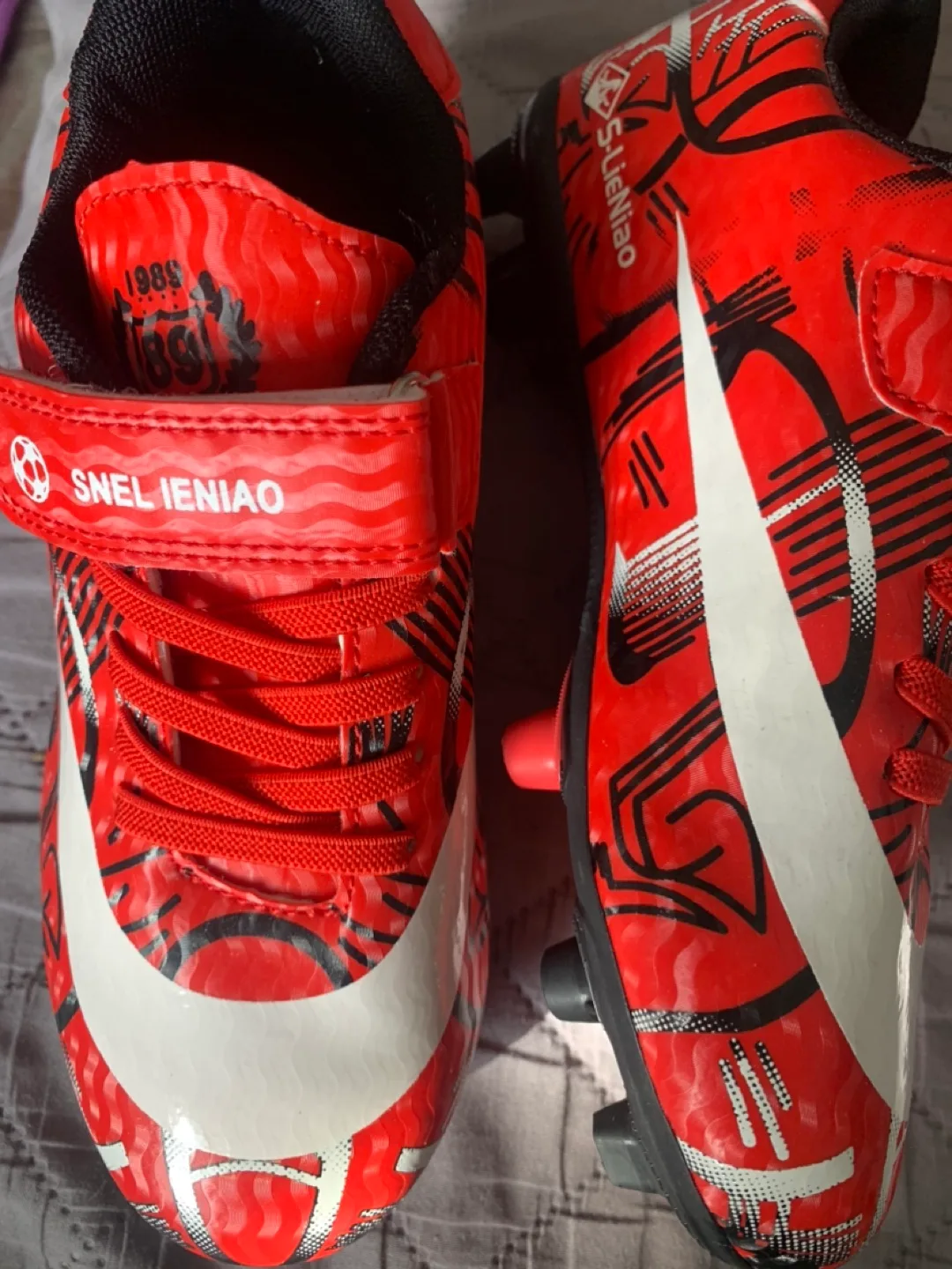 SNELIENIAO Red TF Soccer Cleats - Size 9 Women/7 Men image indicator(5)