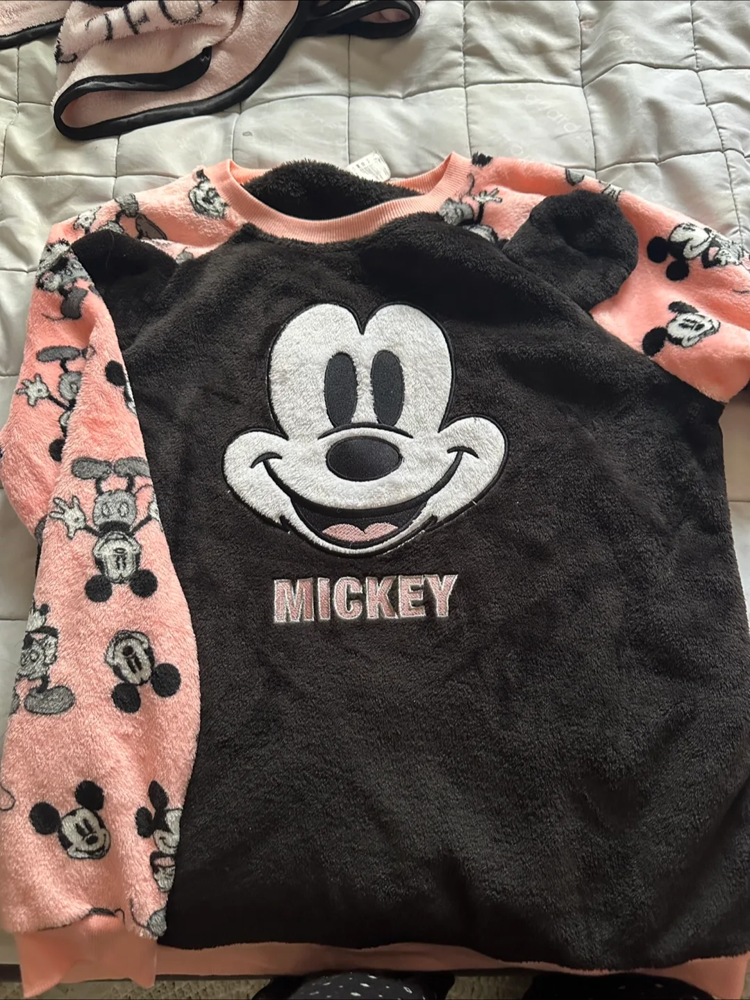 Disney Pajama Bundle - Minnie, Mickey, Reindeer image indicator(4)