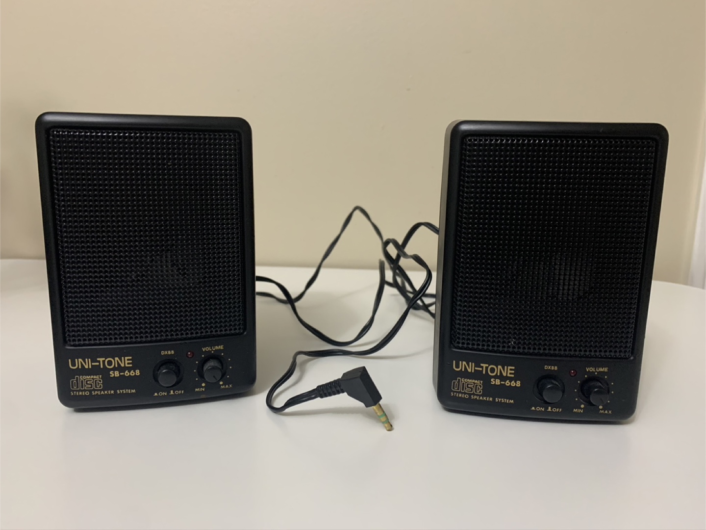 Uni-Tone SB-668 Stereo Speakers