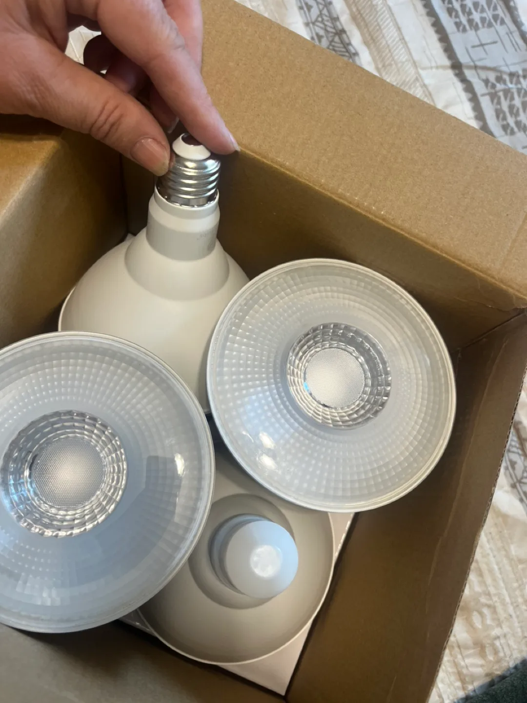 Bluex Bulbs LED PAR38 Bulb - 4 Pack image indicator(2)