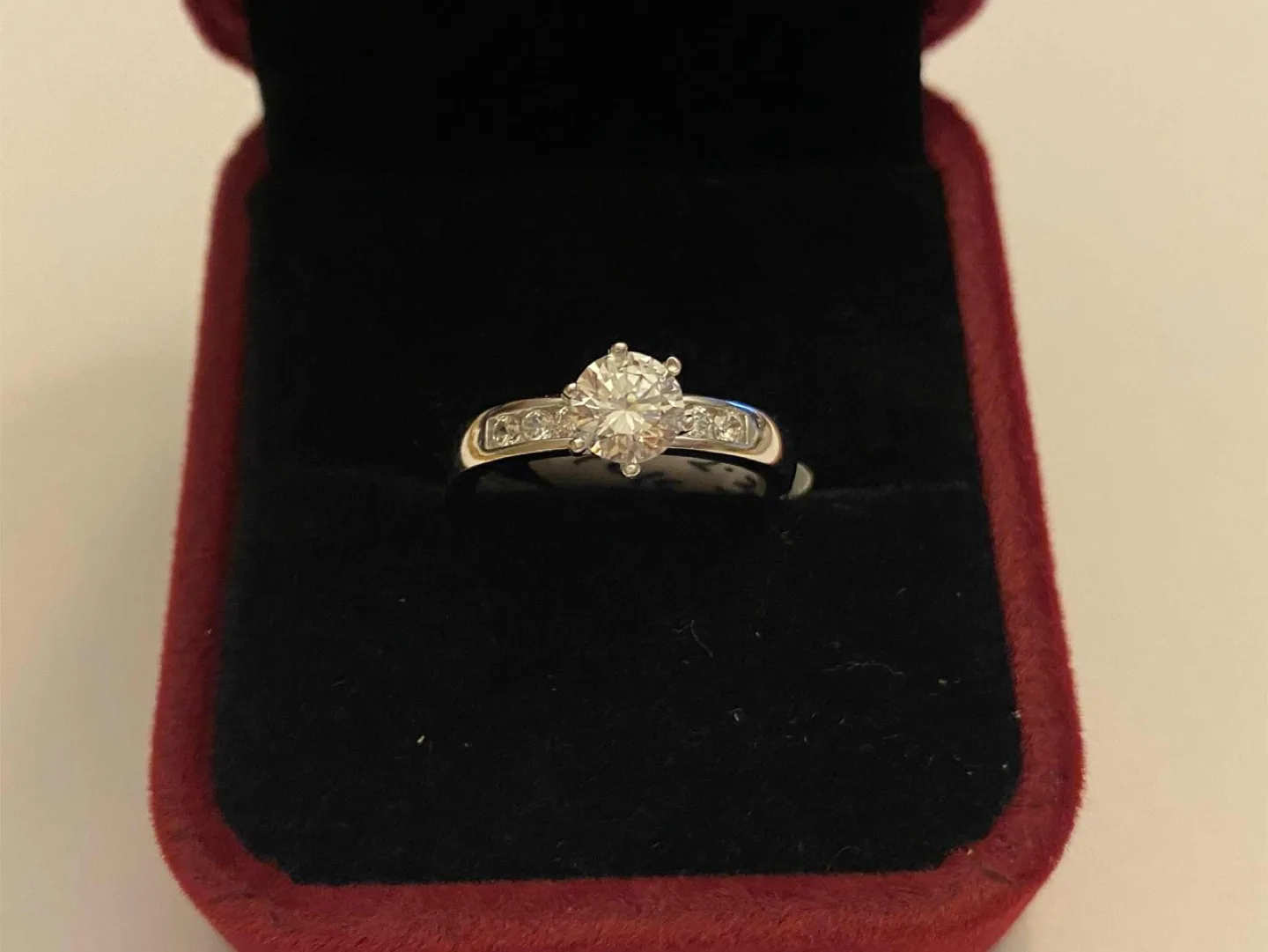 Ring 10k White Gold with Cubic Zirconia thumbnail