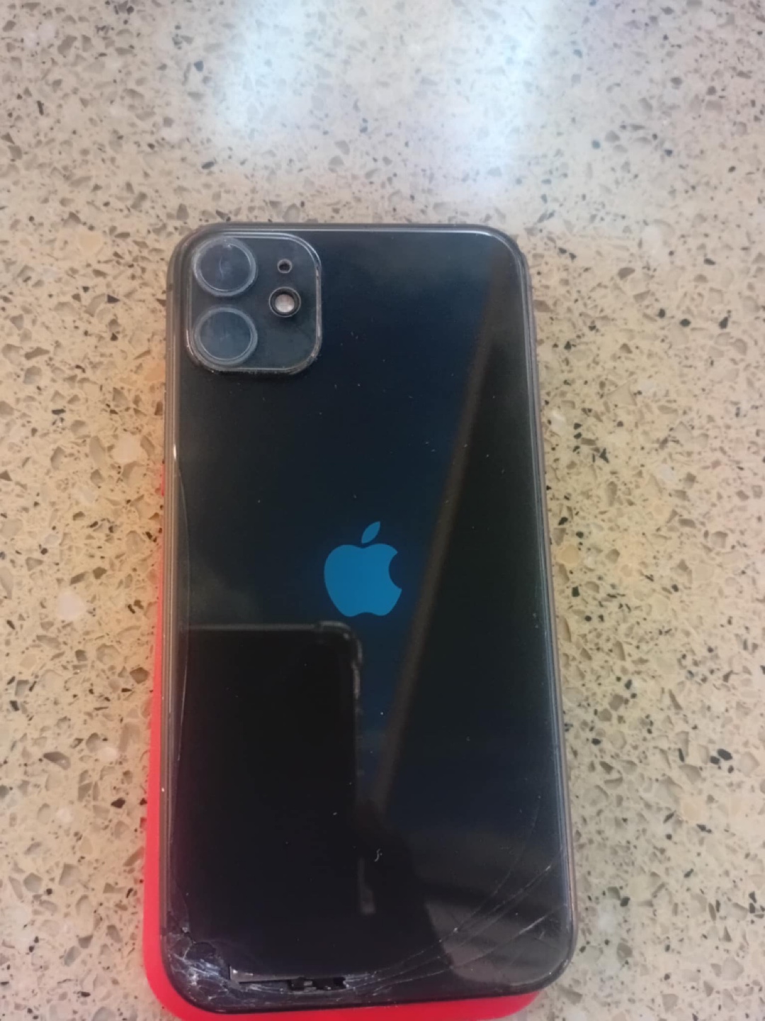 iPhone 11 64GB with Red Case - photo 3