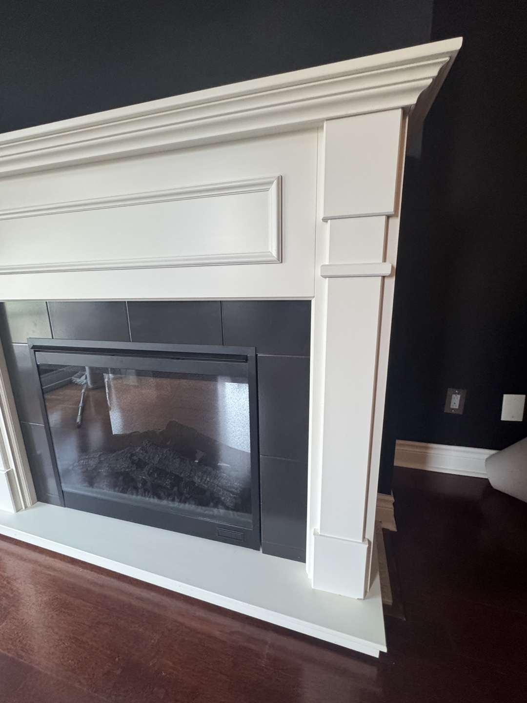 White Fireplace Mantel/ electric fireplace brand new - photo 3