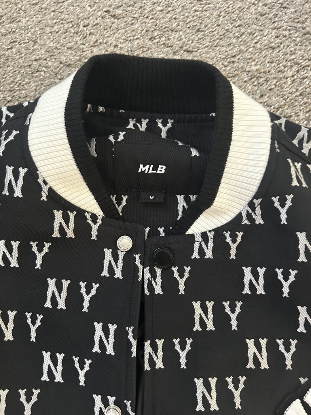 MLB New York Yankees Varsity Jacket - Size M - photo 2