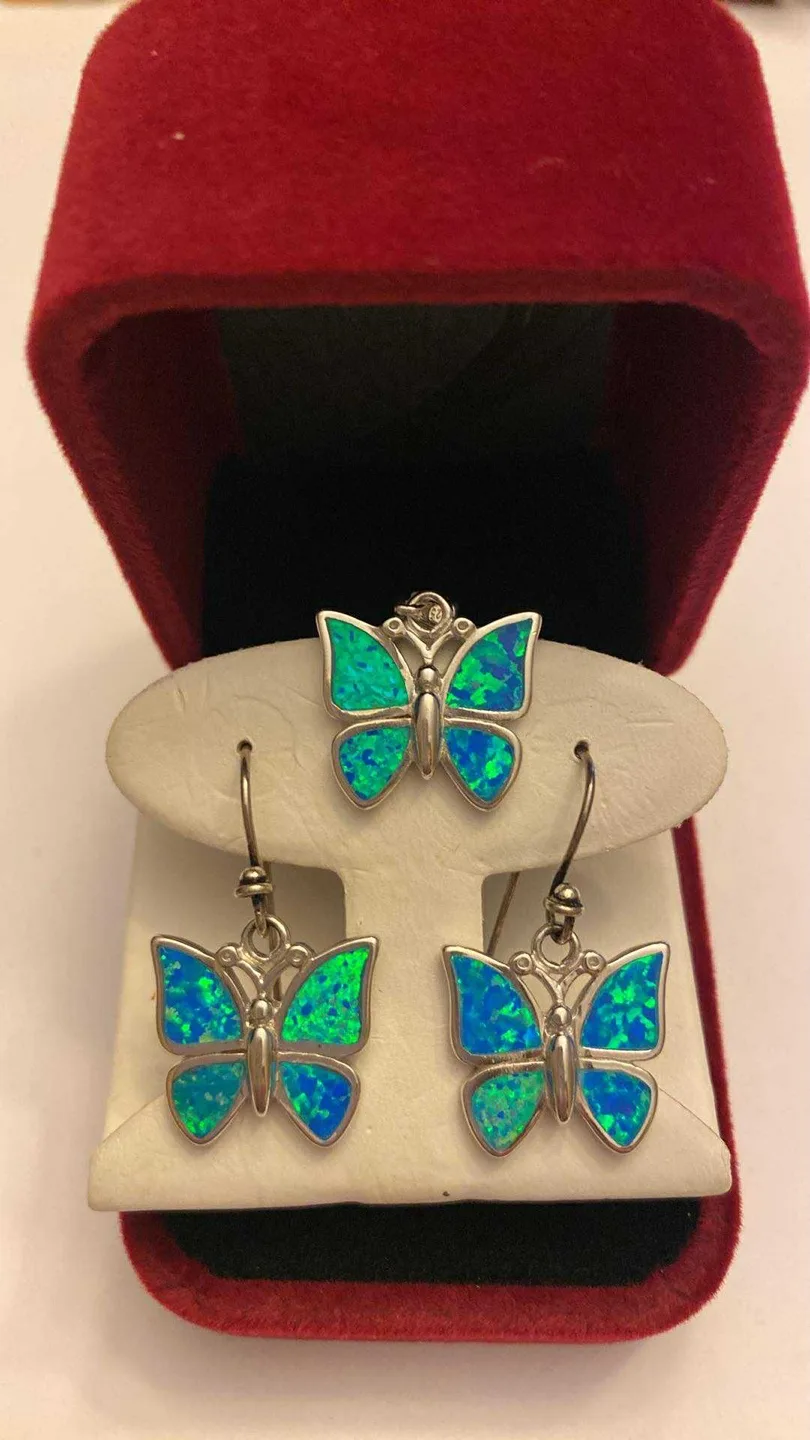 Butterfly Silver Pendant & Earrings Set thumbnail