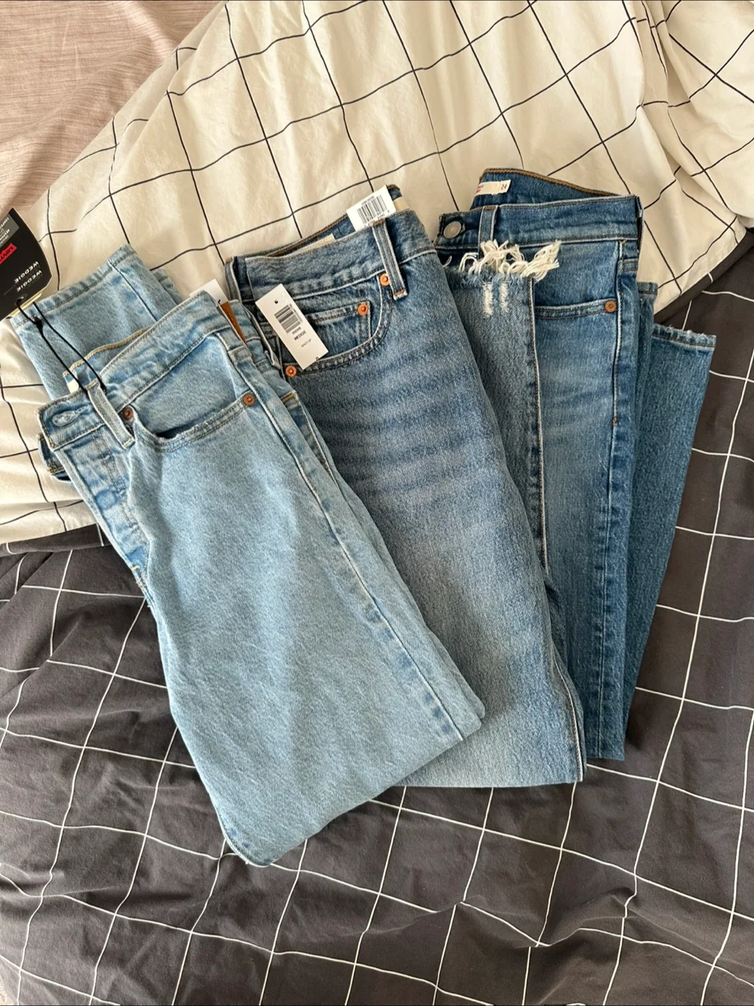 BNWT Levi’s jeans from aritzia thumbnail