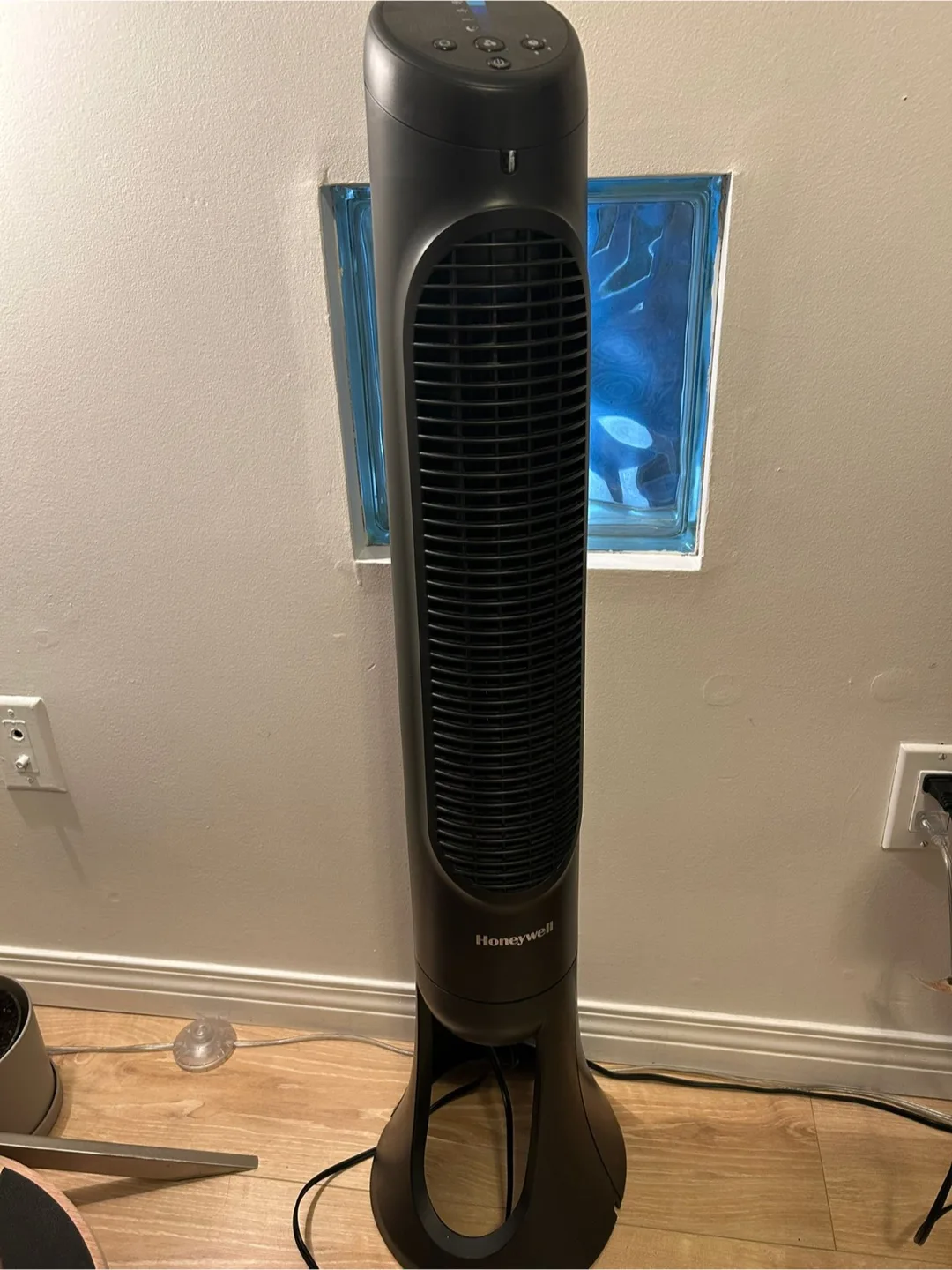 Honeywell QuietSet Tower Fan thumbnail