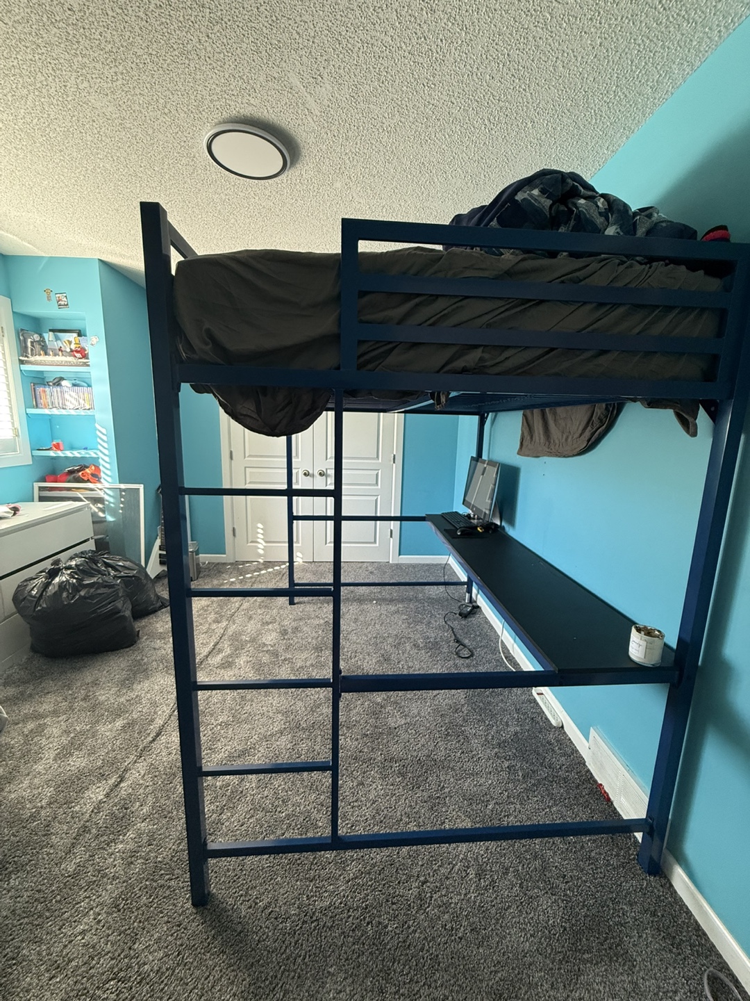 Loft bed with desk - photo 4