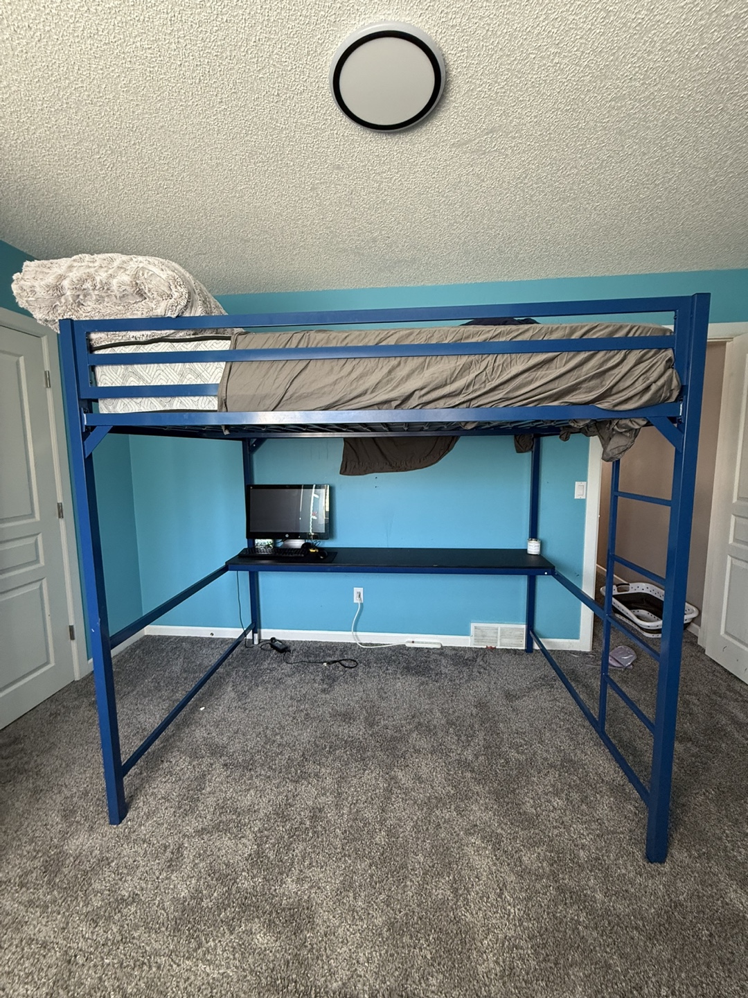 Loft bed with desk - photo 2