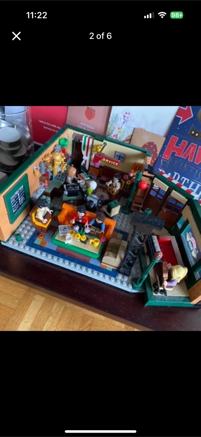 Lego Friends Central Perk & Extras image indicator(2)