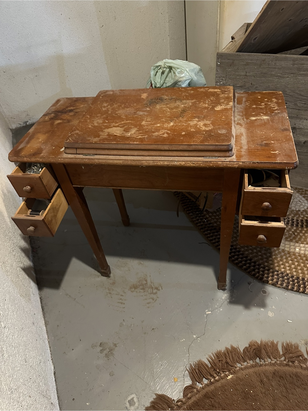 Vintage Singer Sewing Machine with Table