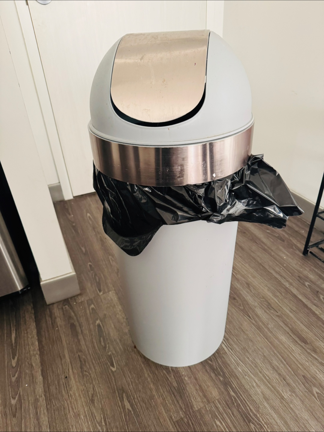 Umbra Swing-Top Trash Bin – Tall & Stylish 🗑️ - photo 5