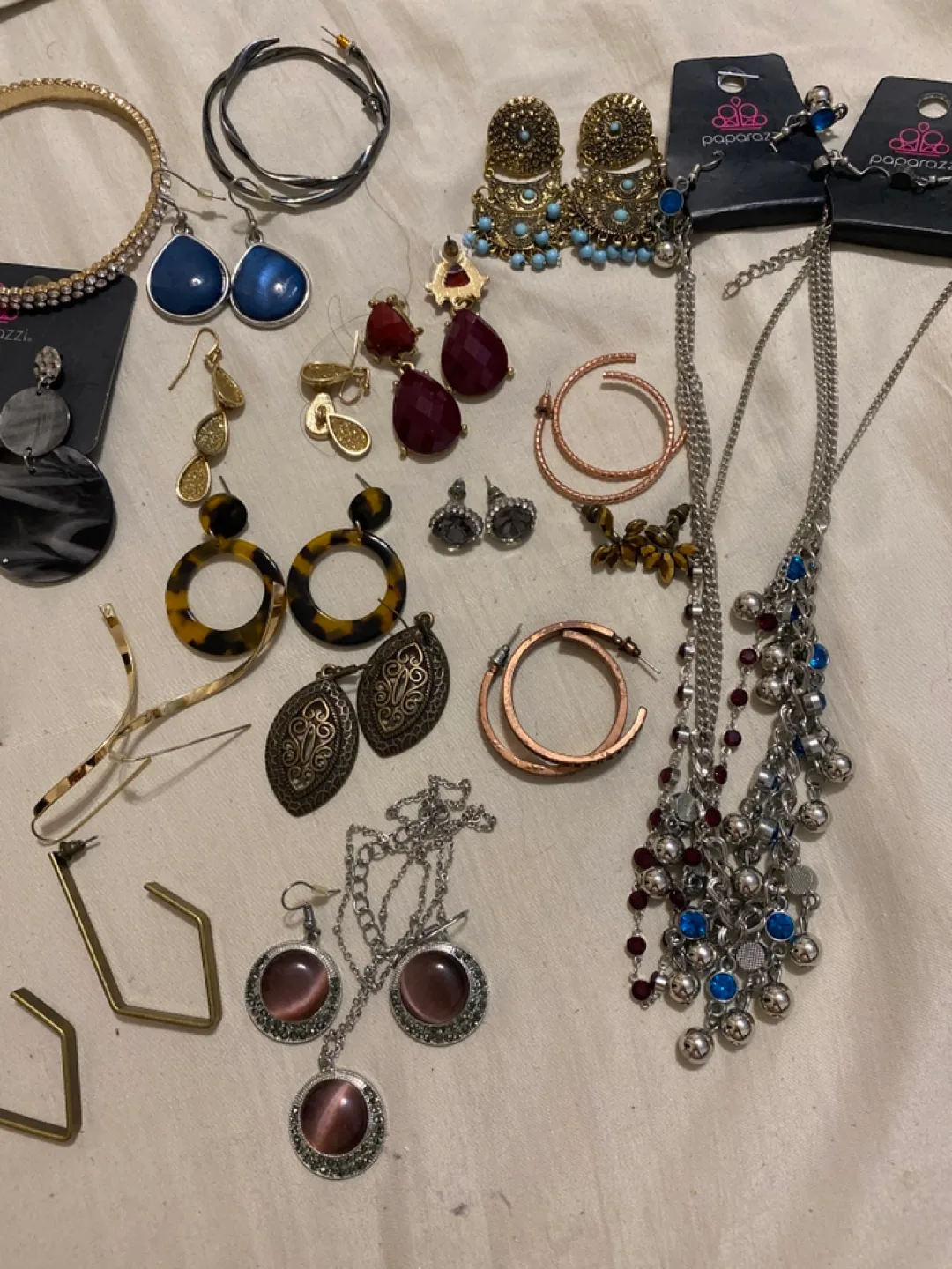 Mixed Lot of Earrings and Jewelry image indicator(3)