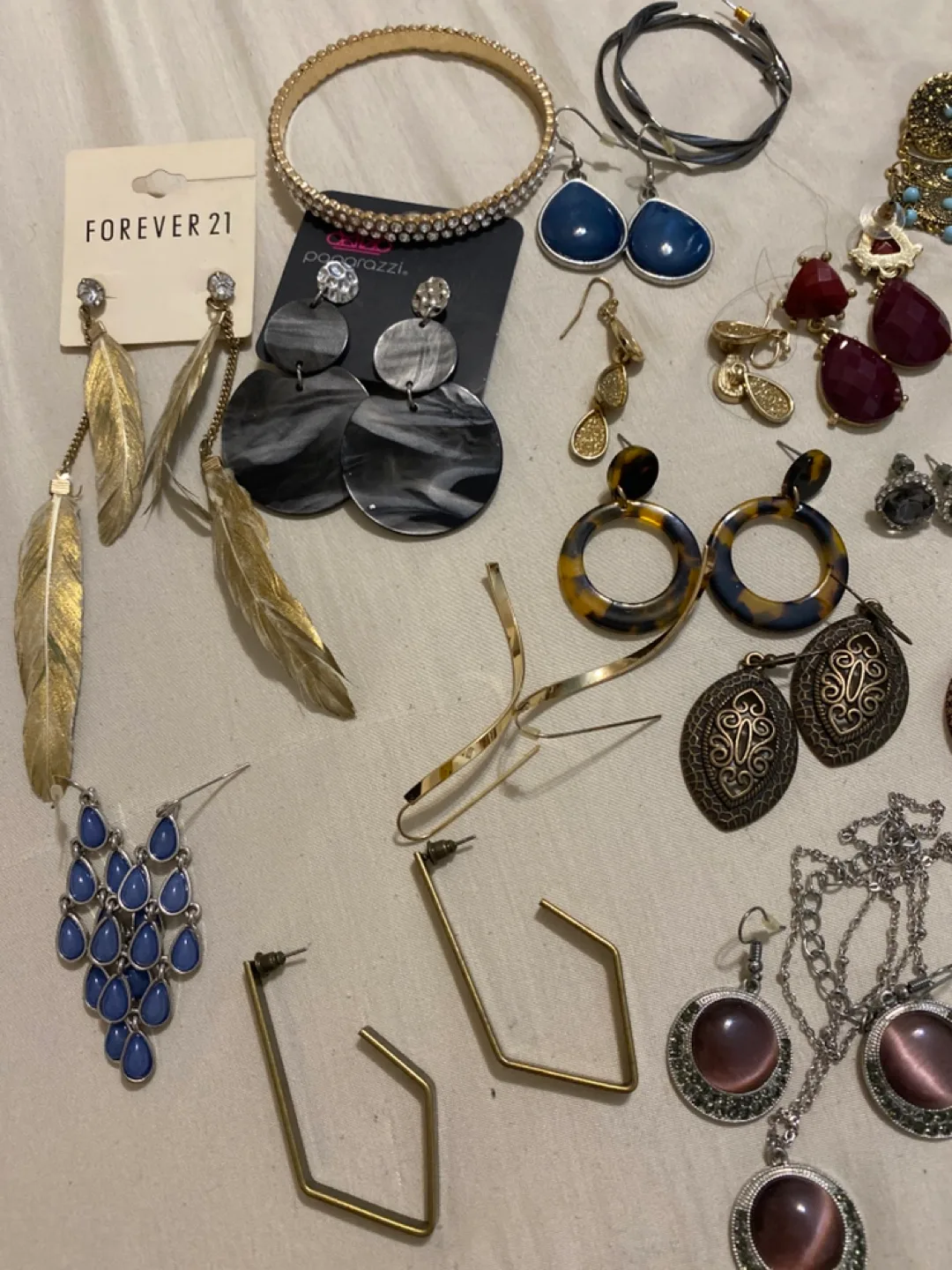 Mixed Lot of Earrings and Jewelry image indicator(2)