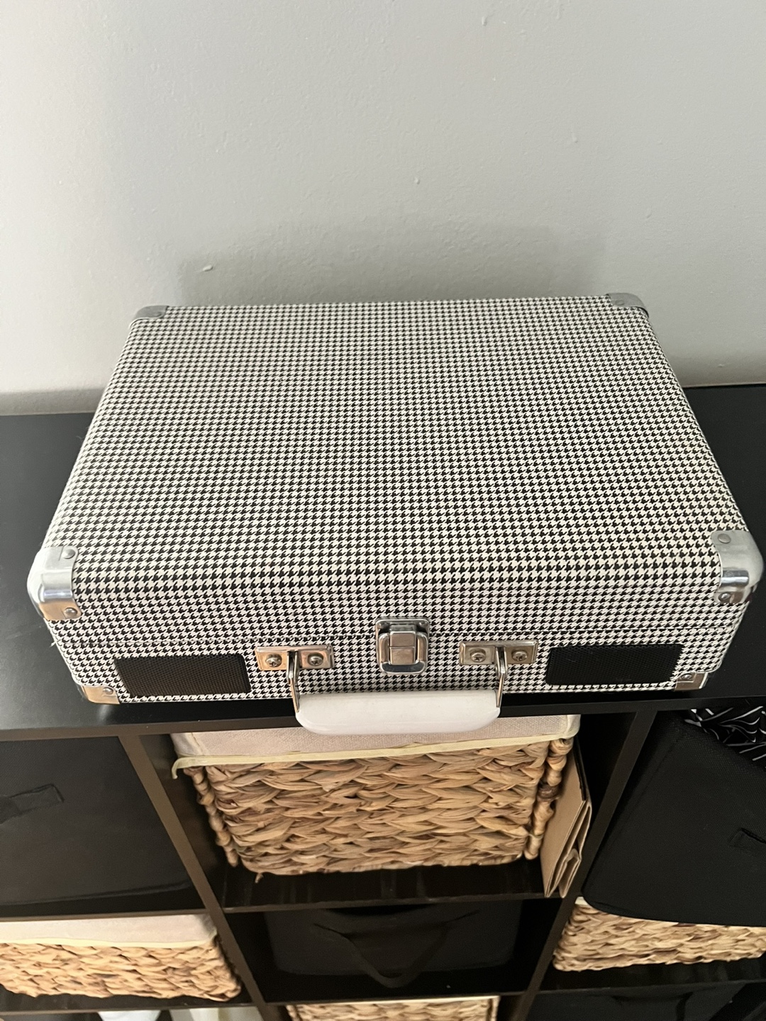 Crosley Houndstooth Portable Turntable - photo 2