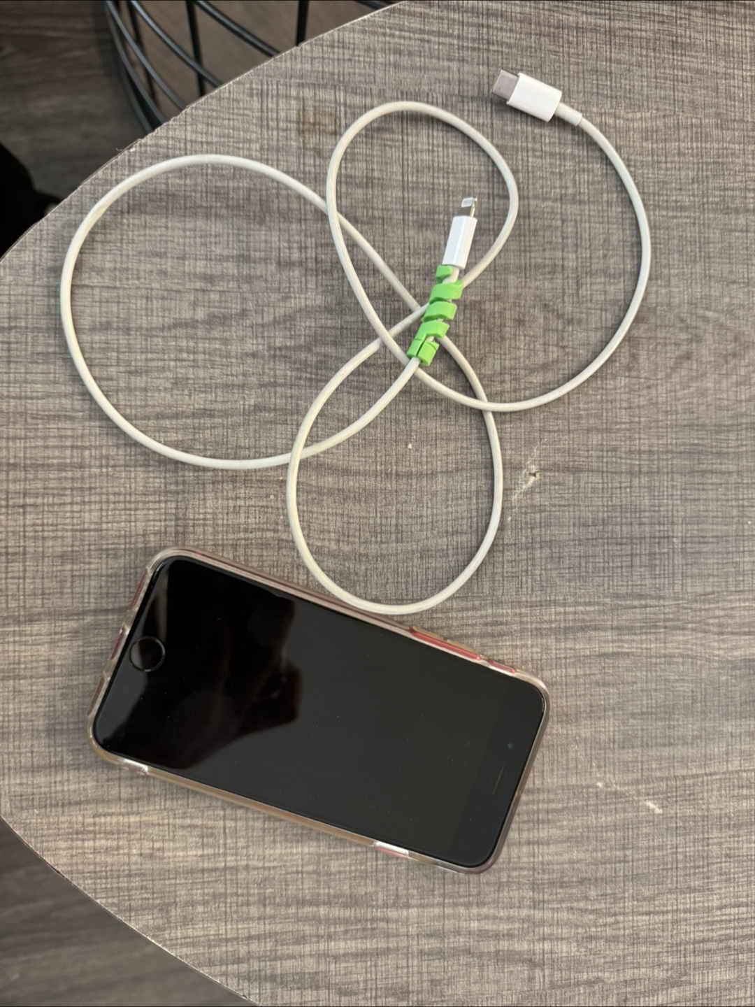 iPhone SE (128GB, Red) + Free Lightning Cable