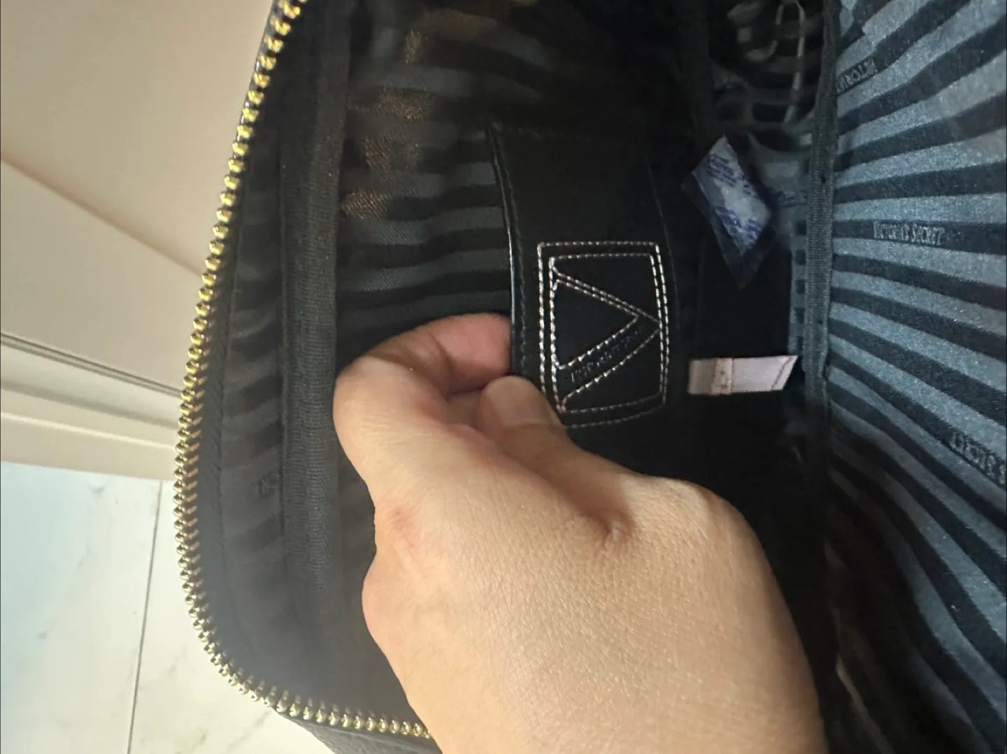 Victoria's Secret Black Crossbody Bag image indicator(3)