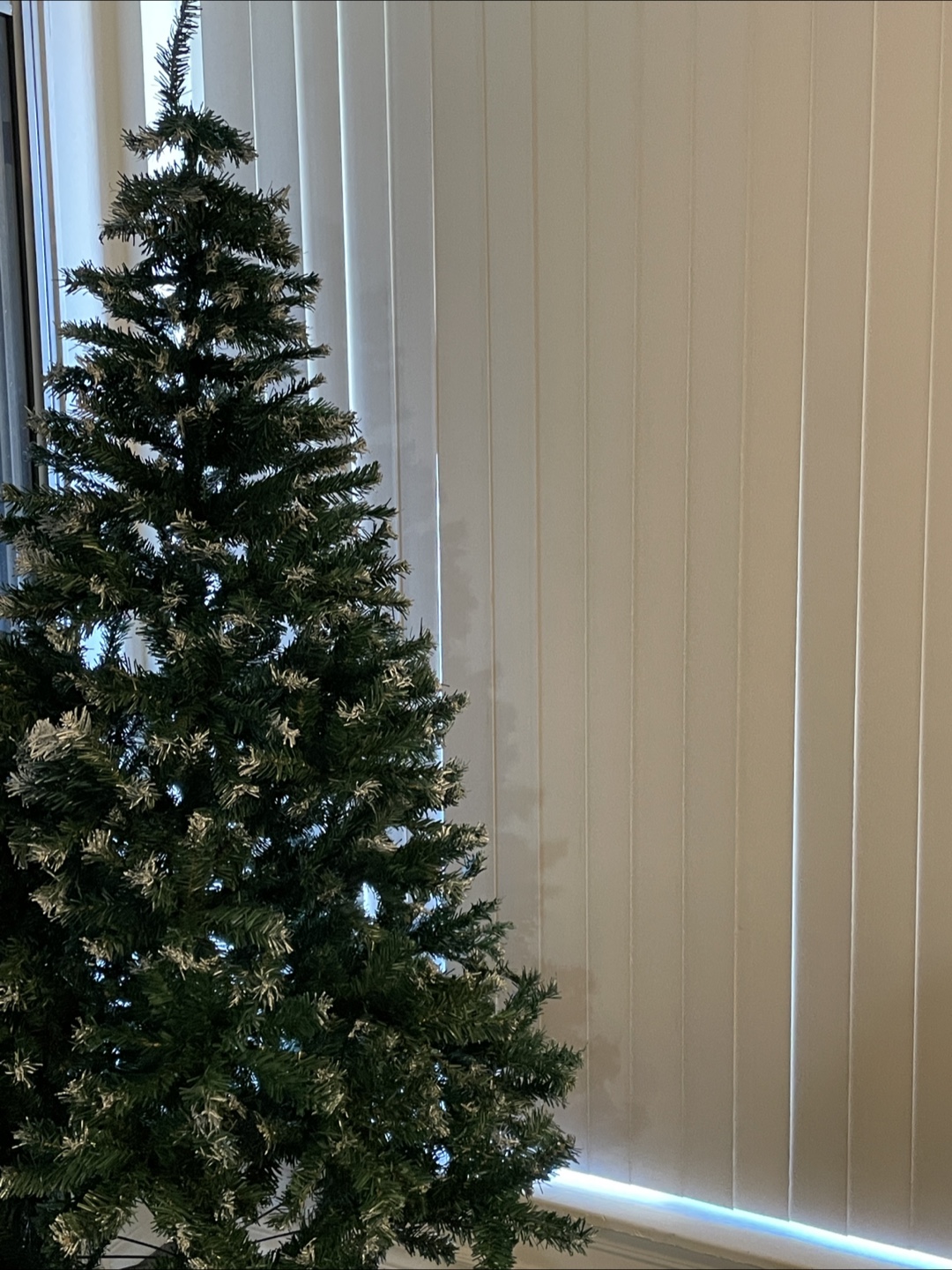 6ft Artificial Christmas Tree + String Lights 262ft + Ornaments - photo 5