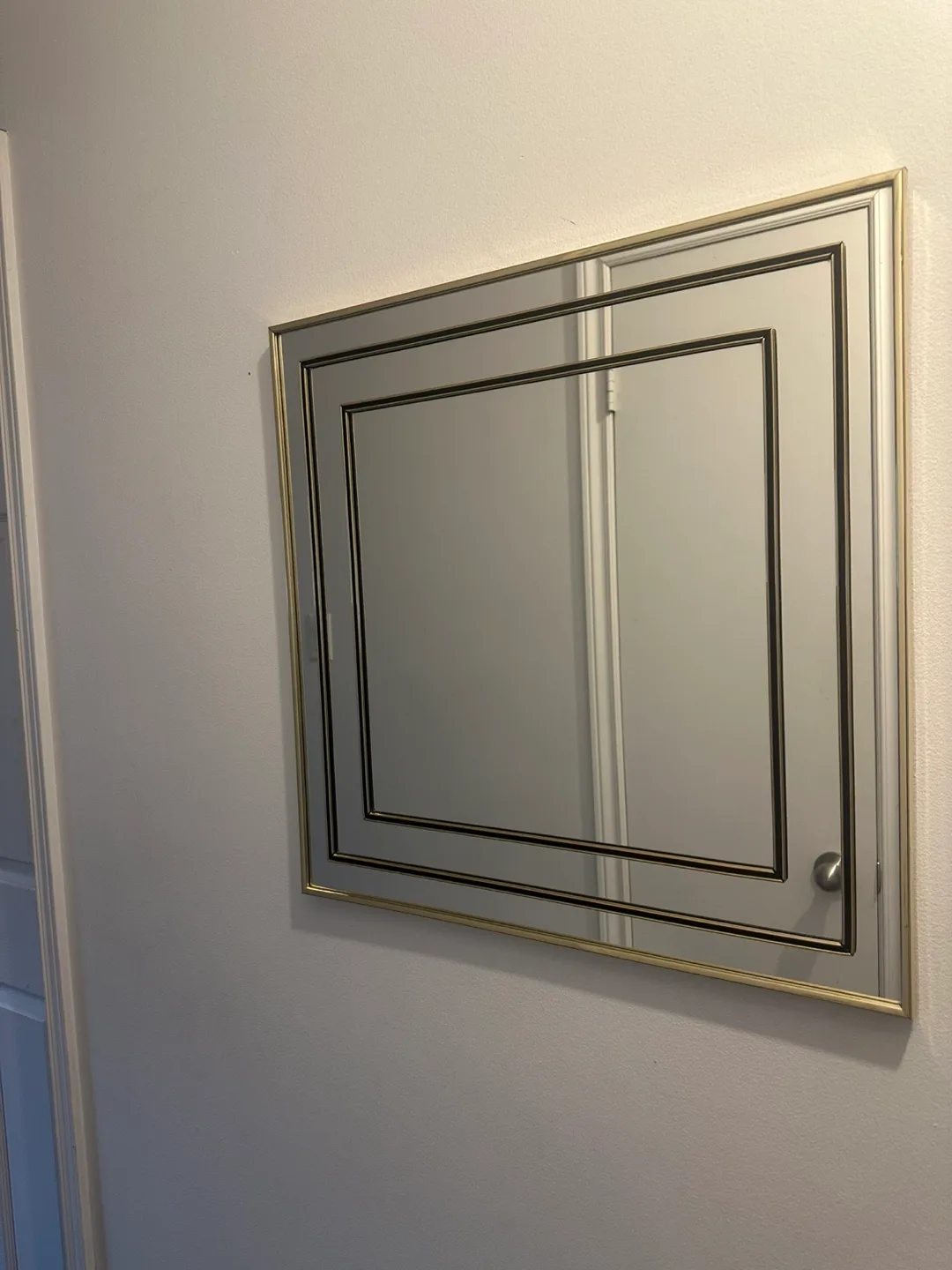 Framed Wall Mirror Square Gold Tone image indicator(2)