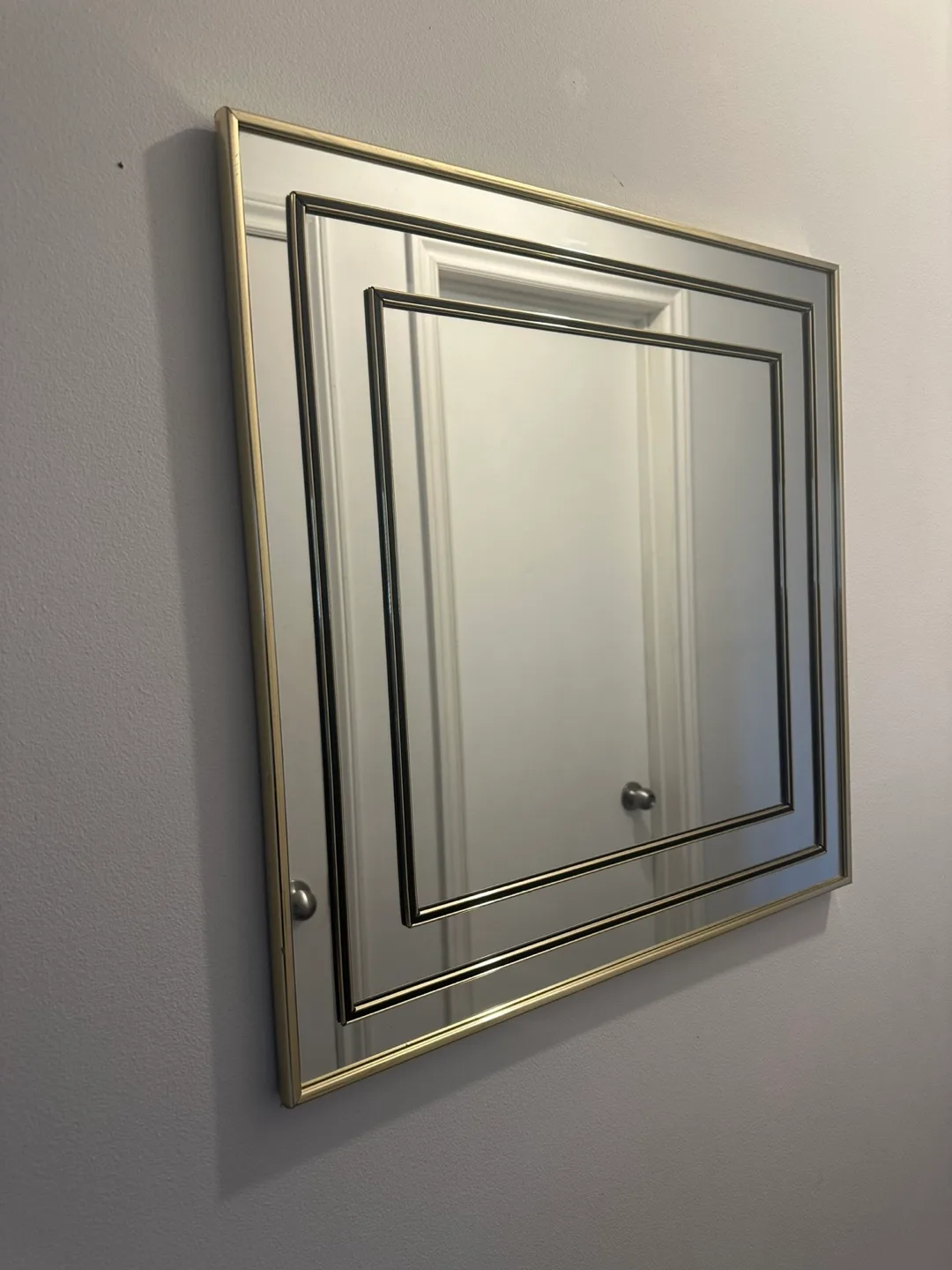 Framed Wall Mirror Square Gold Tone image indicator(7)
