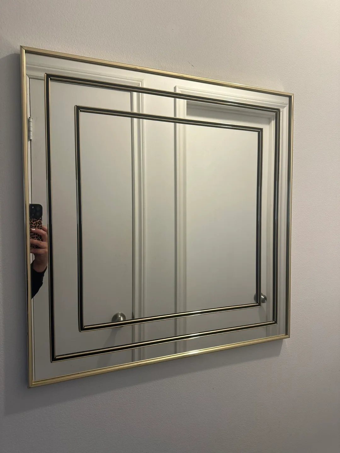 Framed Wall Mirror Square Gold Tone image indicator(8)