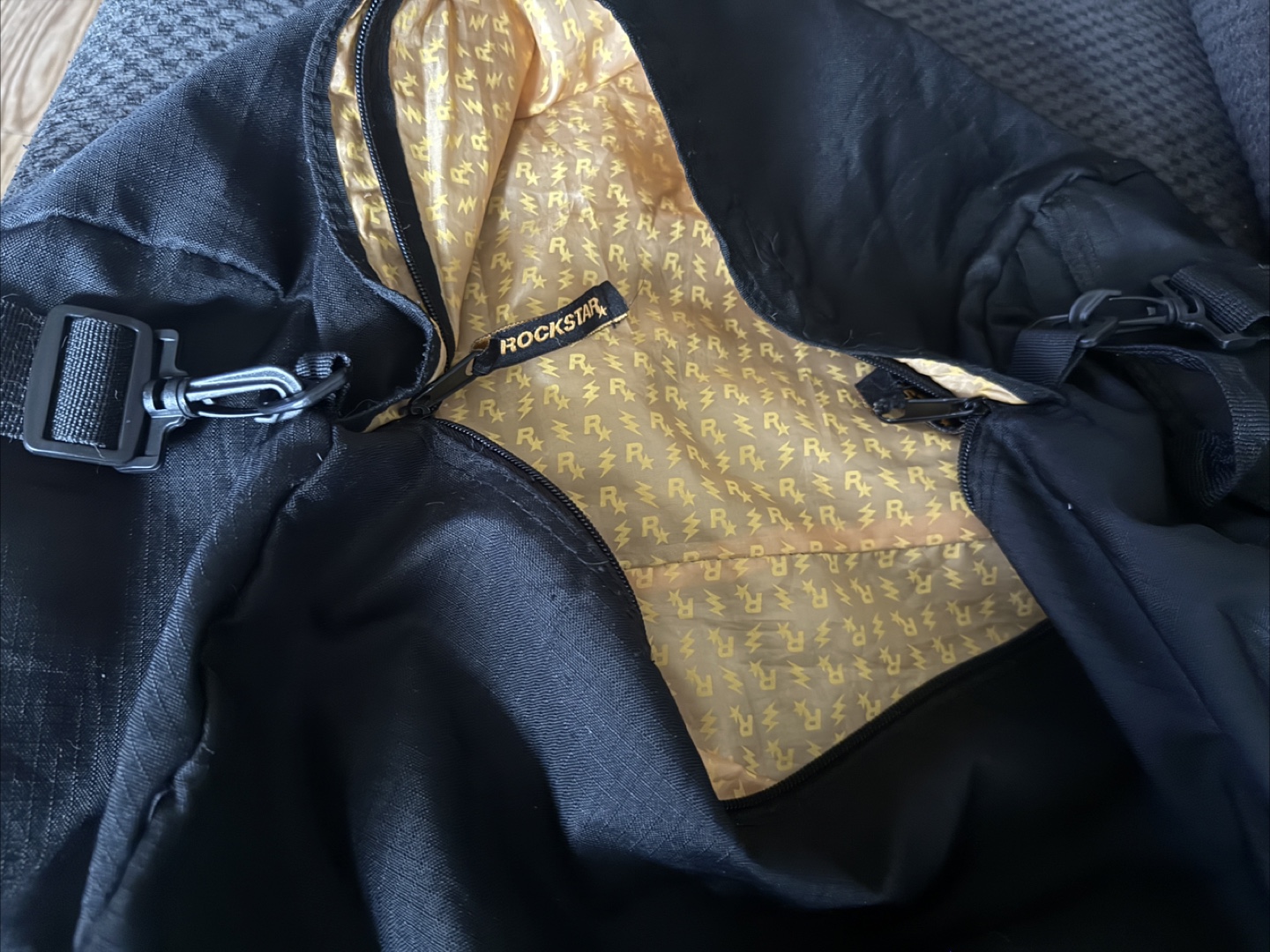 GTA 4 Collectors edition Rockstar Duffle Bag - photo 2