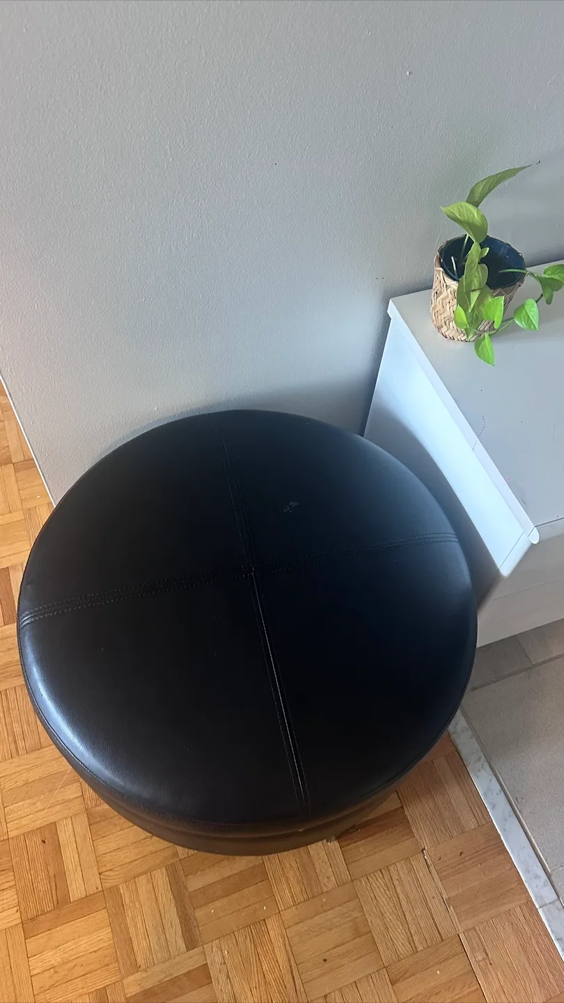 Black Round Ottoman image indicator(4)