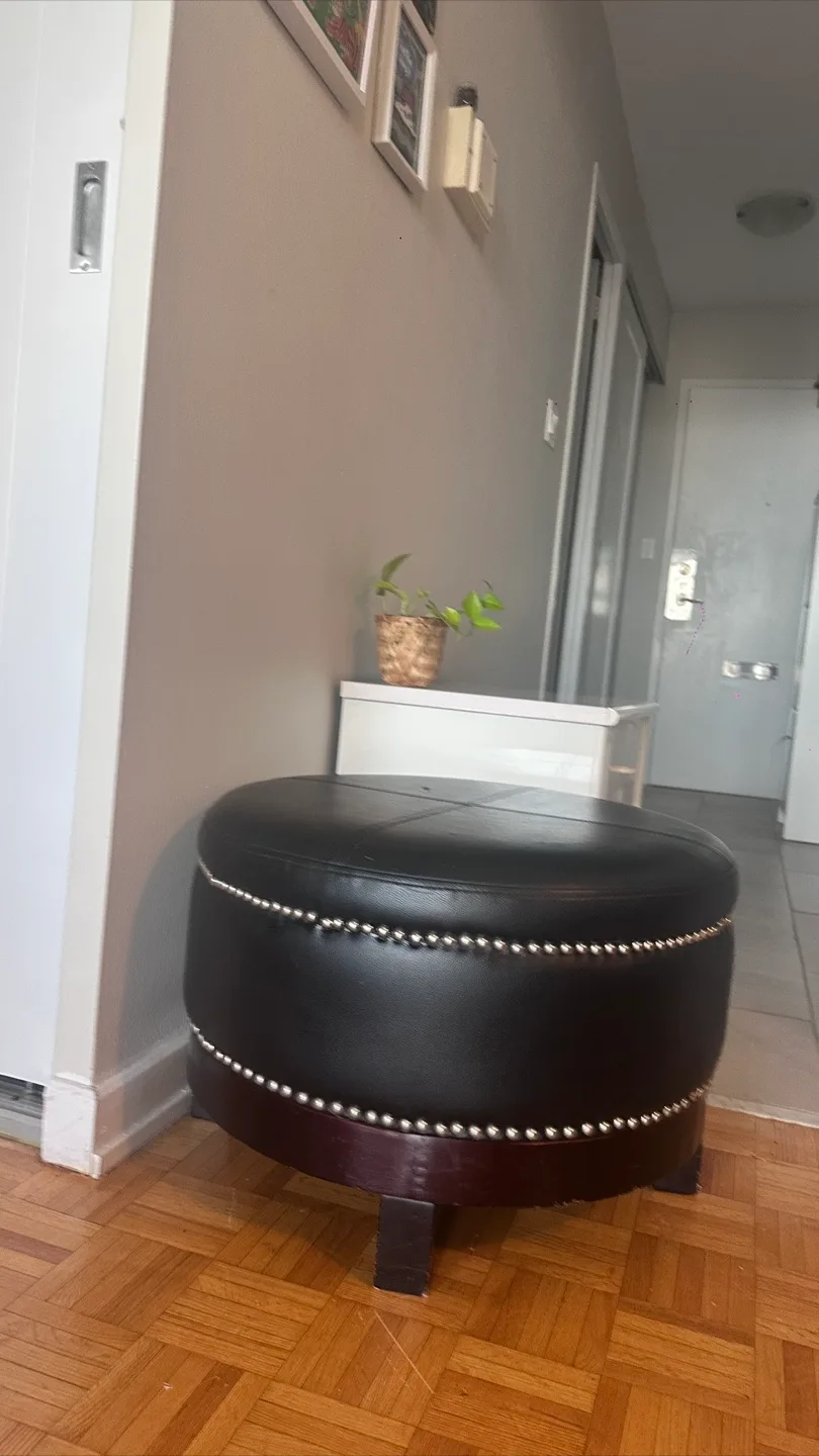 Black Round Ottoman image indicator(2)