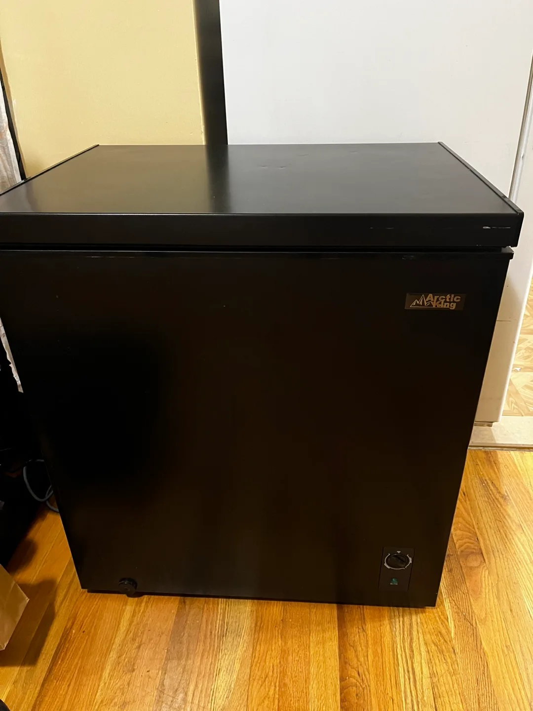 Arctic King Chest Freezer - Model AERC07M3CBB image indicator(4)