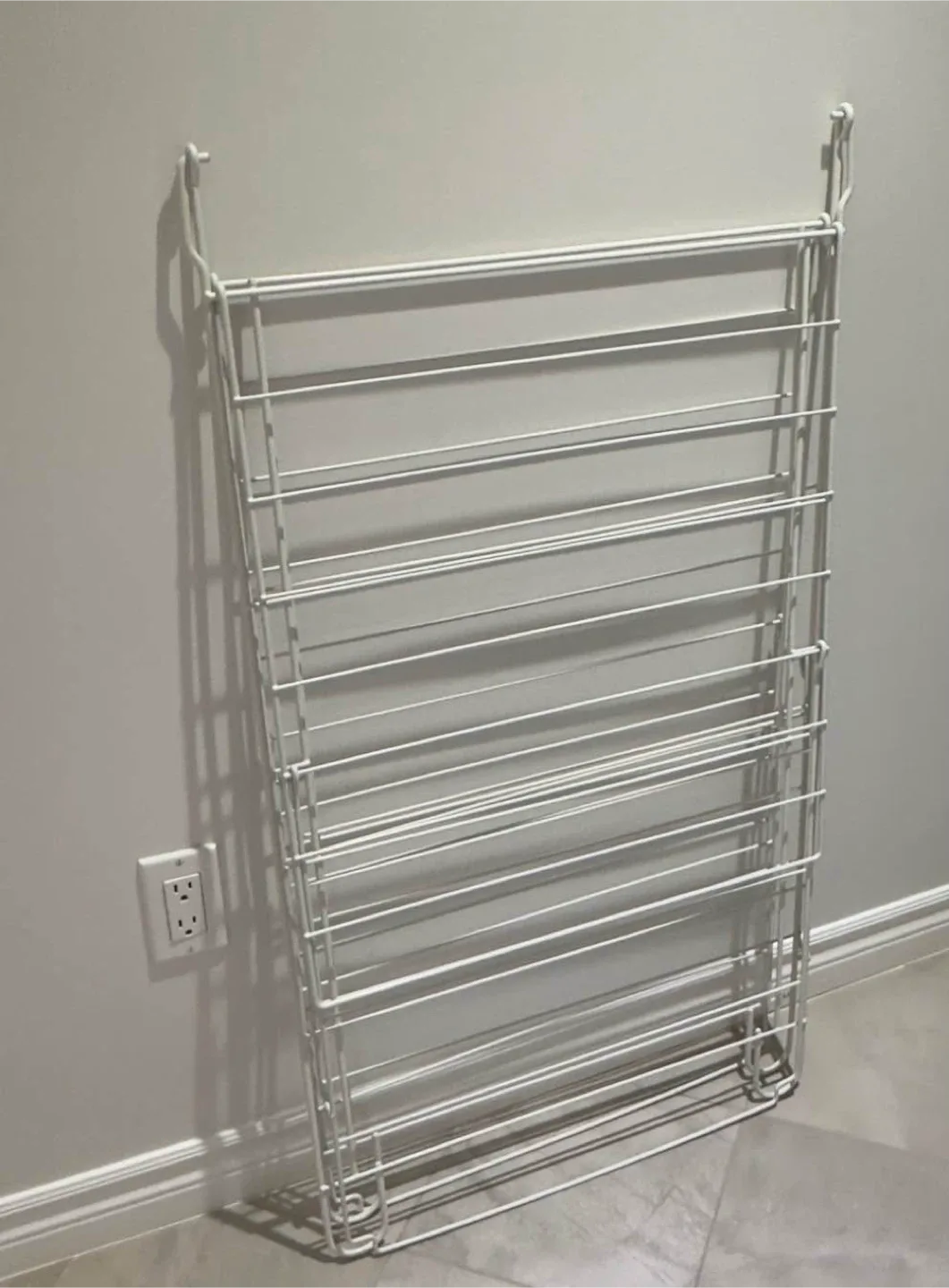 Folding Clothes Drying Rack in excellent condition image indicator(3)