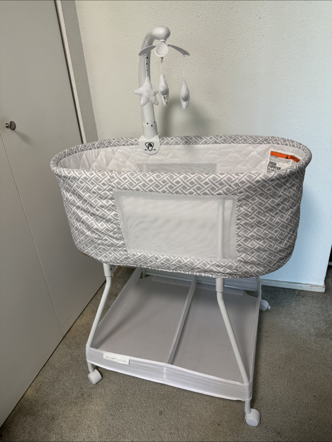 Delta Children Sweet Beginnings Bassinet