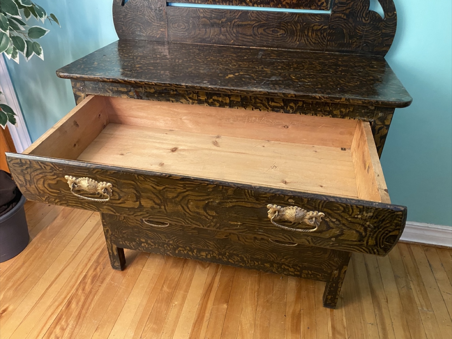 FREE DELIVERY: Victorian ~1890 a.d. Cottage Dresser $200 (HRM) - photo 4