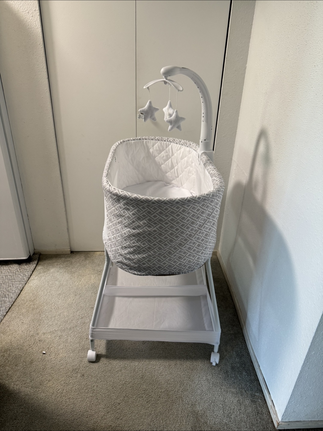 Delta Children Sweet Beginnings Bassinet - photo 2