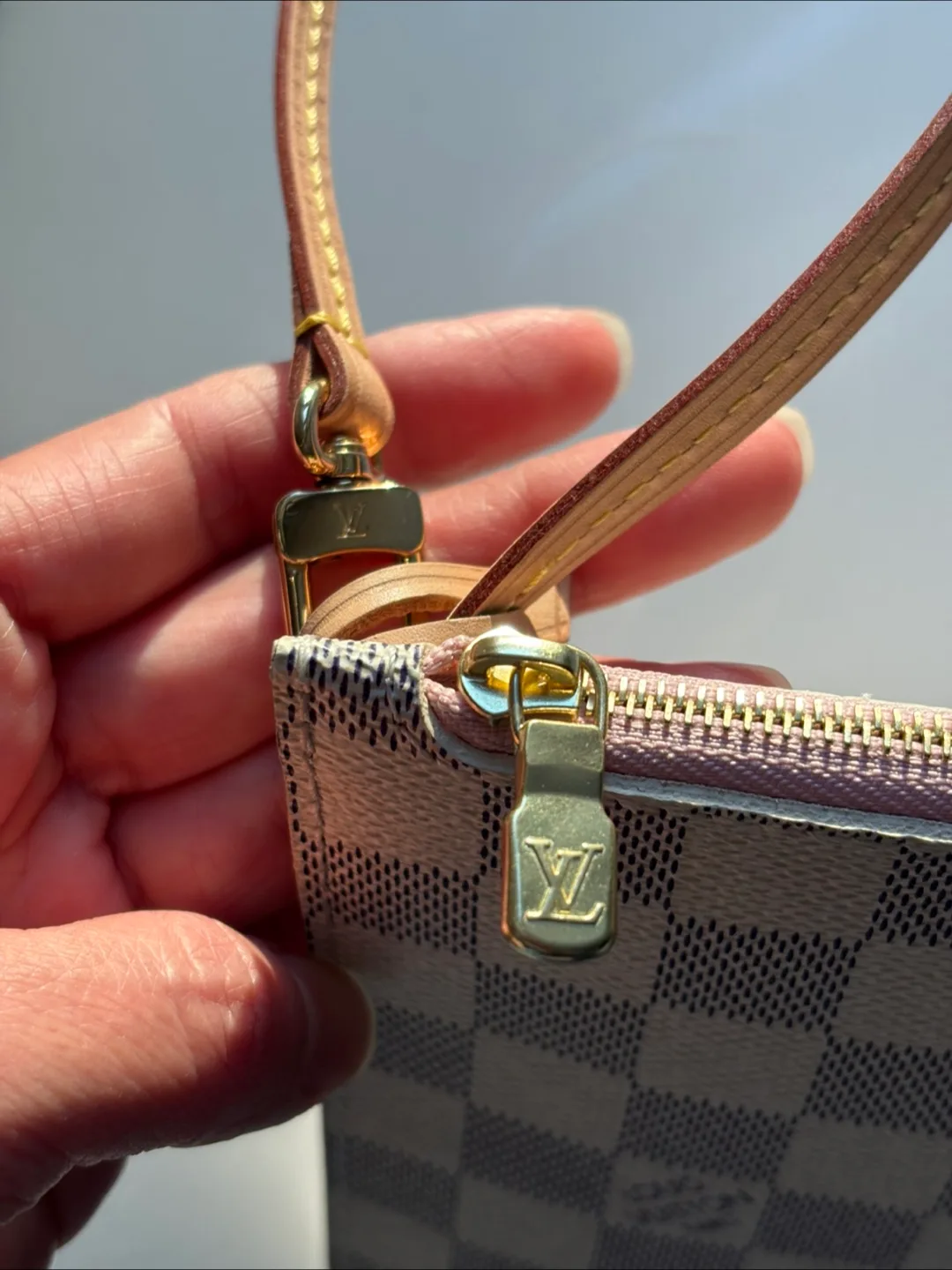 Louis Vuitton Damier Azur Pochette Accessoires image indicator(5)