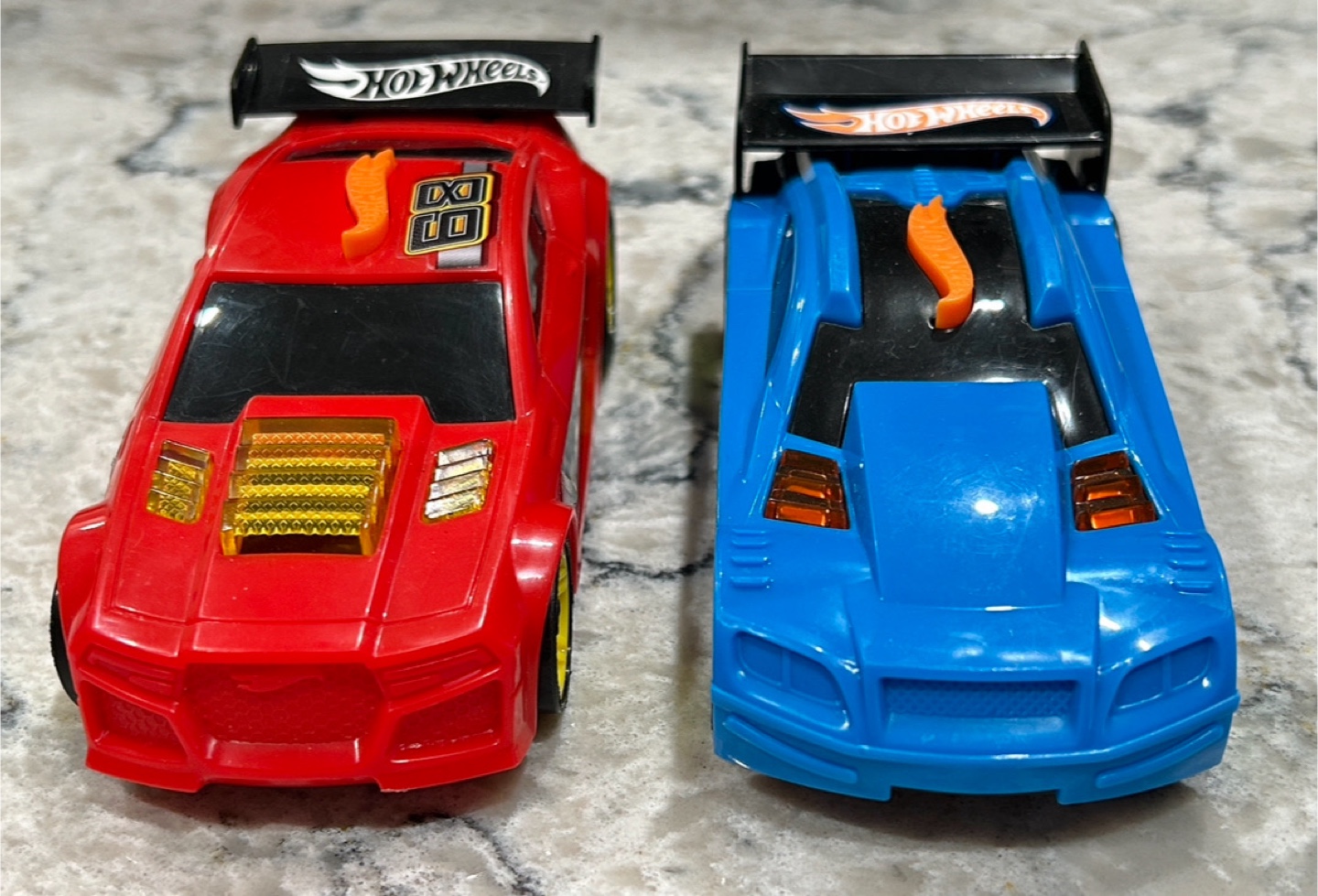 Plastic Hot Wheels Race Cars. Button on Top Play Burnout Noises - photo 2
