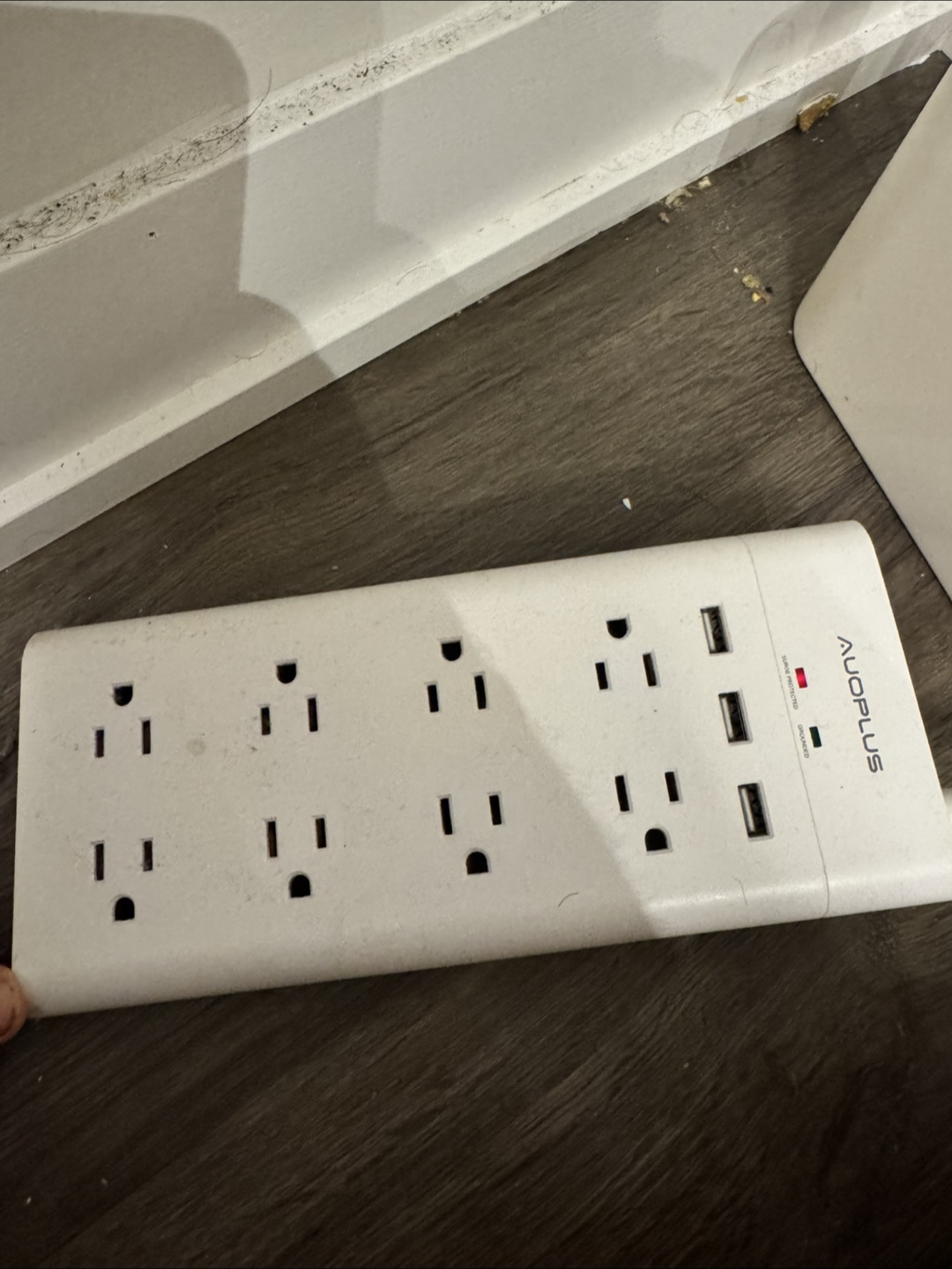 Auoplus 8 Outlet USB Surge Protector