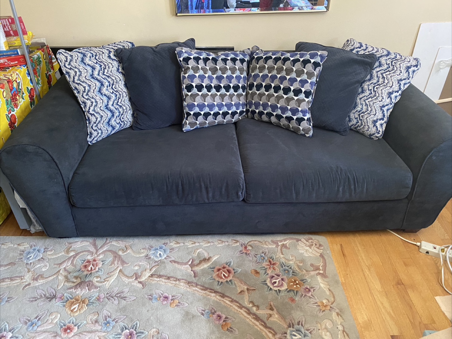 Comfortable Set ! Loveseat and a regular  couch of 6’Sofa