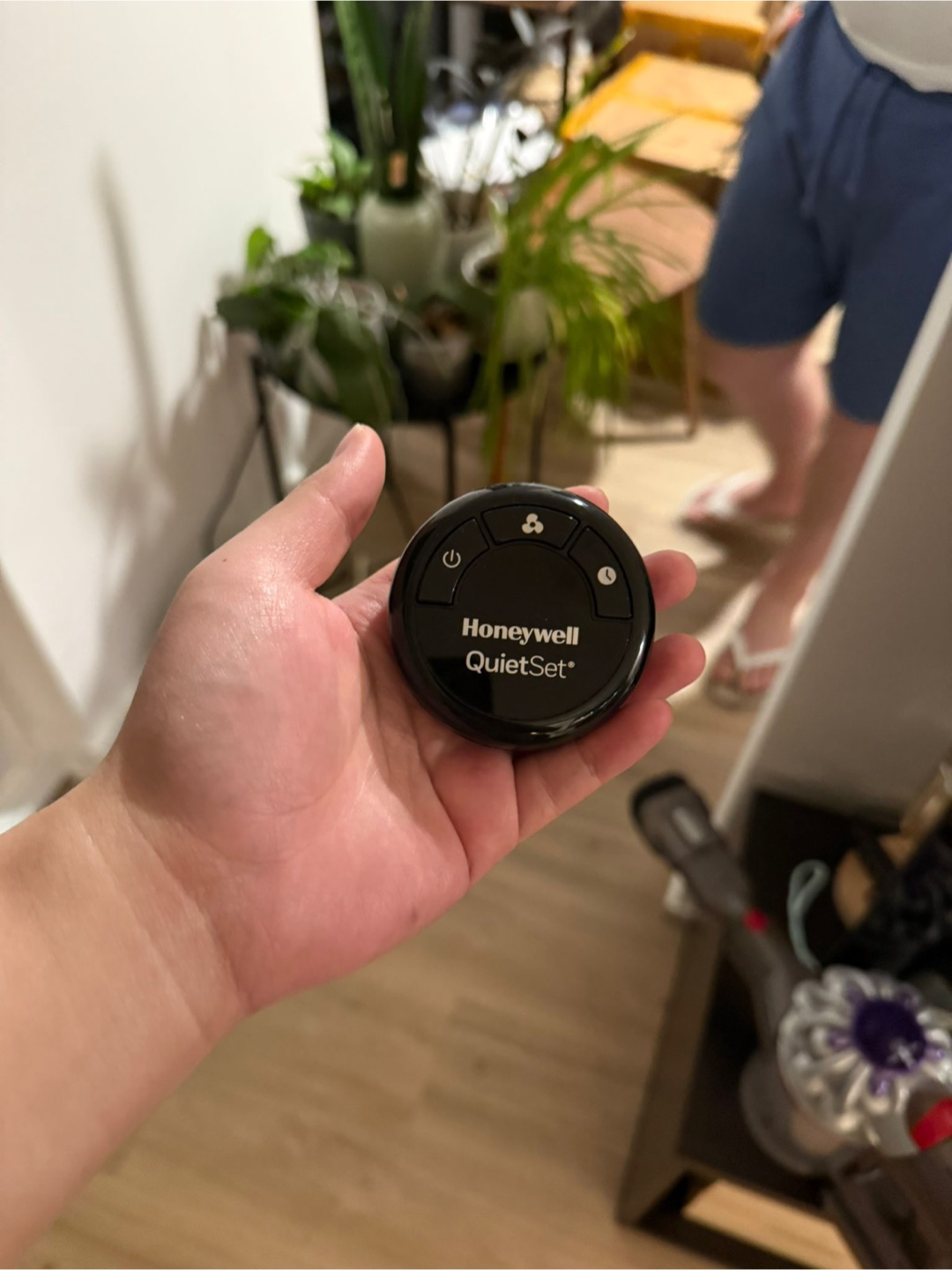 Honeywell QuietSet Fan with Remote - photo 3