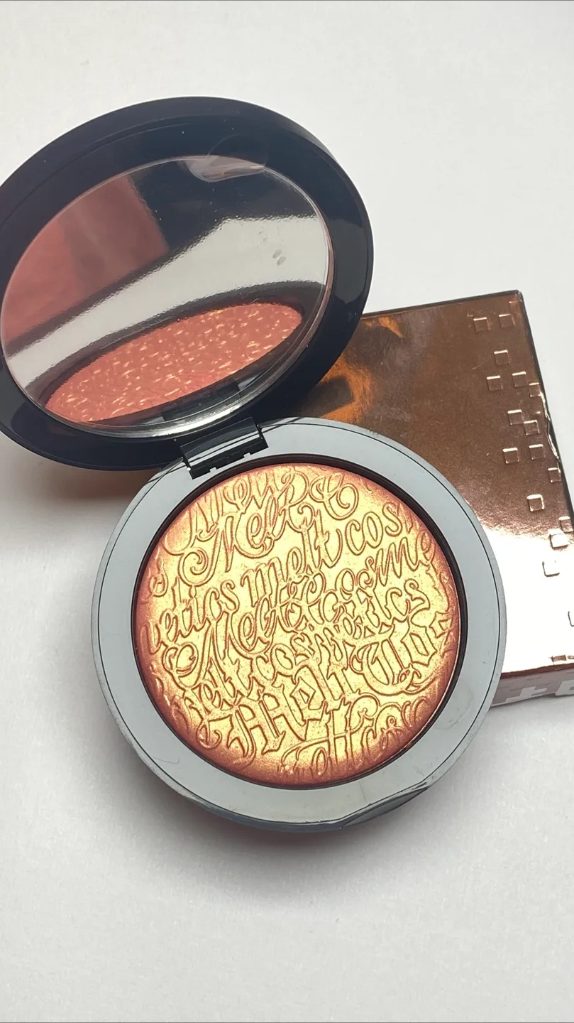 Melt Cosmetics Genesis Digital Dust Highlight image indicator(3)