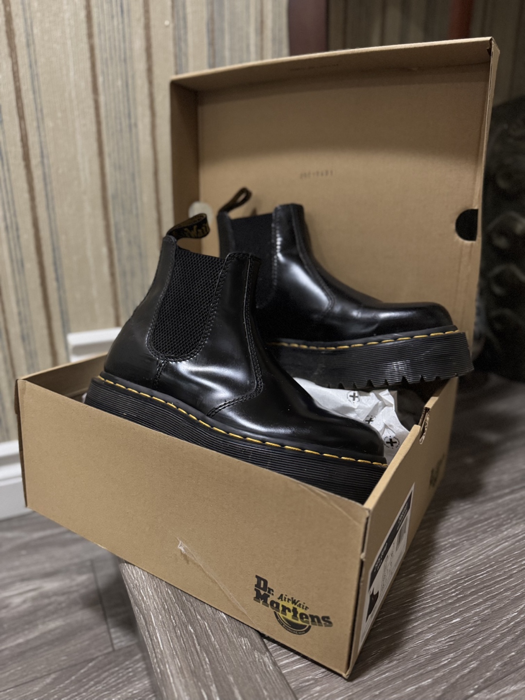 Dr. Martens 2976 Quad Chelsea Boots - US 7