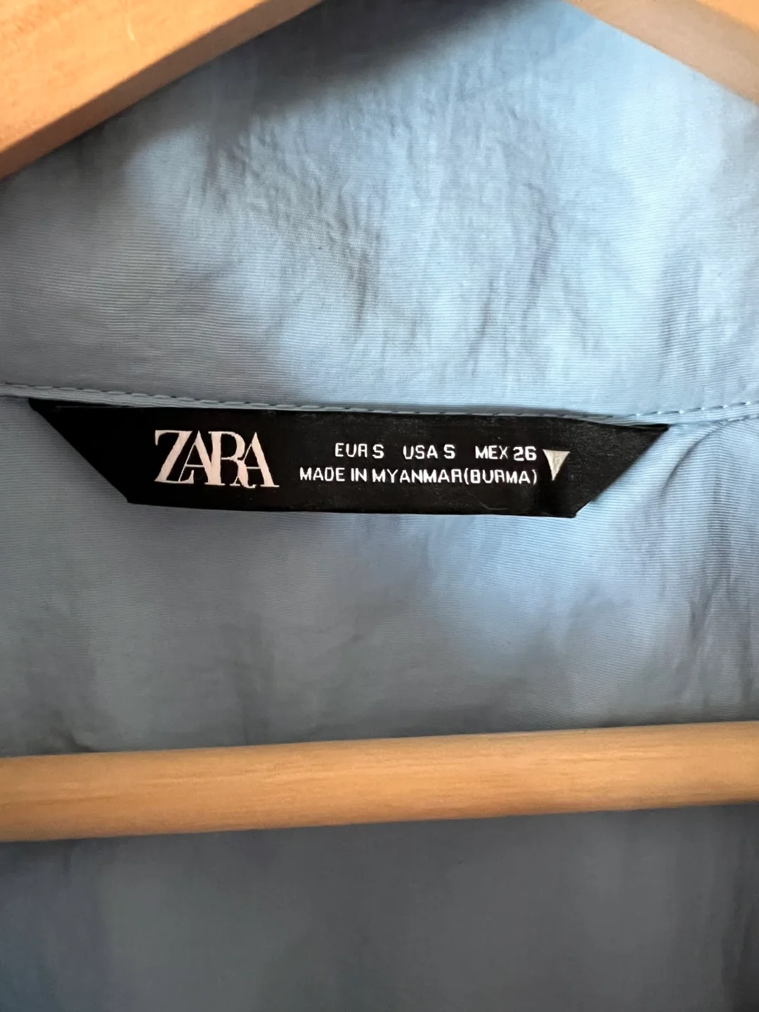 Zara Cropped Windbreaker with Hood - Size S image indicator(3)