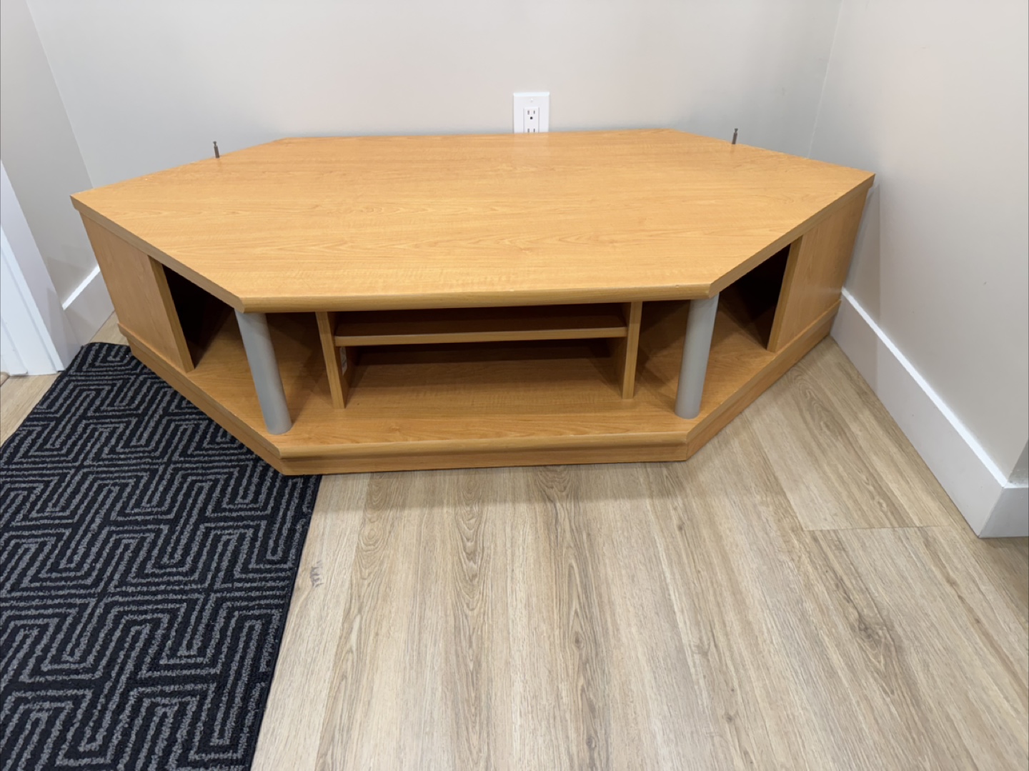 TV Stand – Fits 50”-55” TVs – Excellent Condition - photo 3
