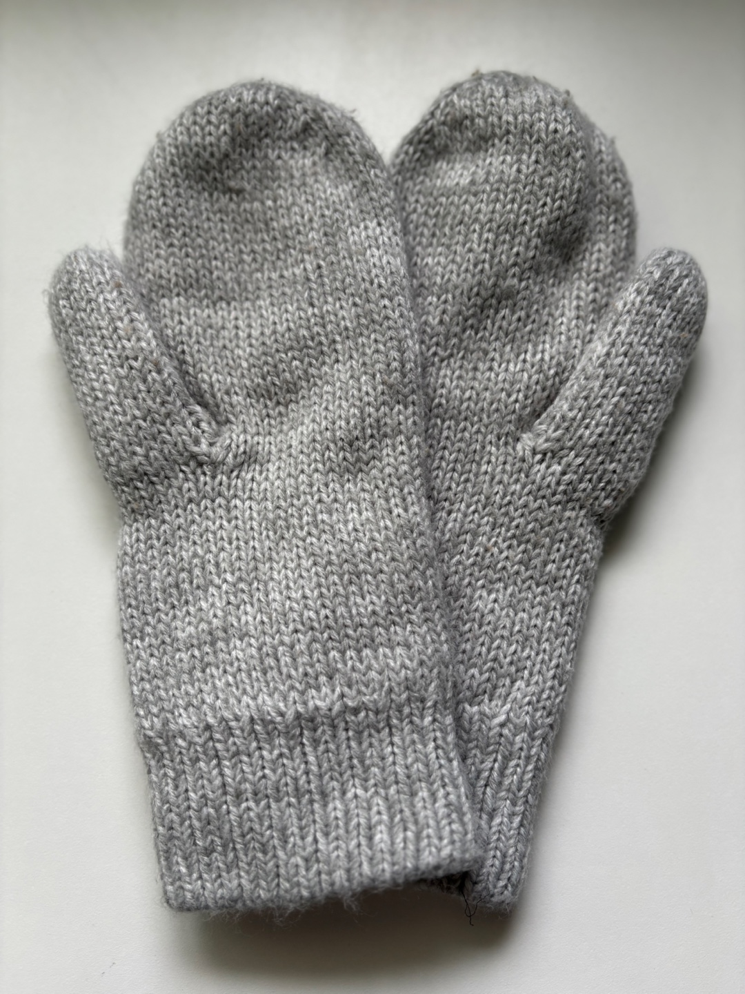 Aritzia - Azure Skies Grey Knit Mittens - photo 2