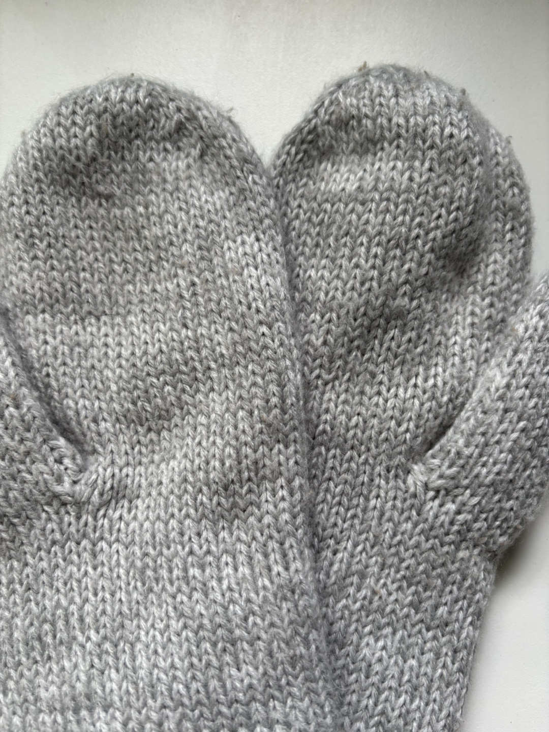 Aritzia - Azure Skies Grey Knit Mittens - photo 3