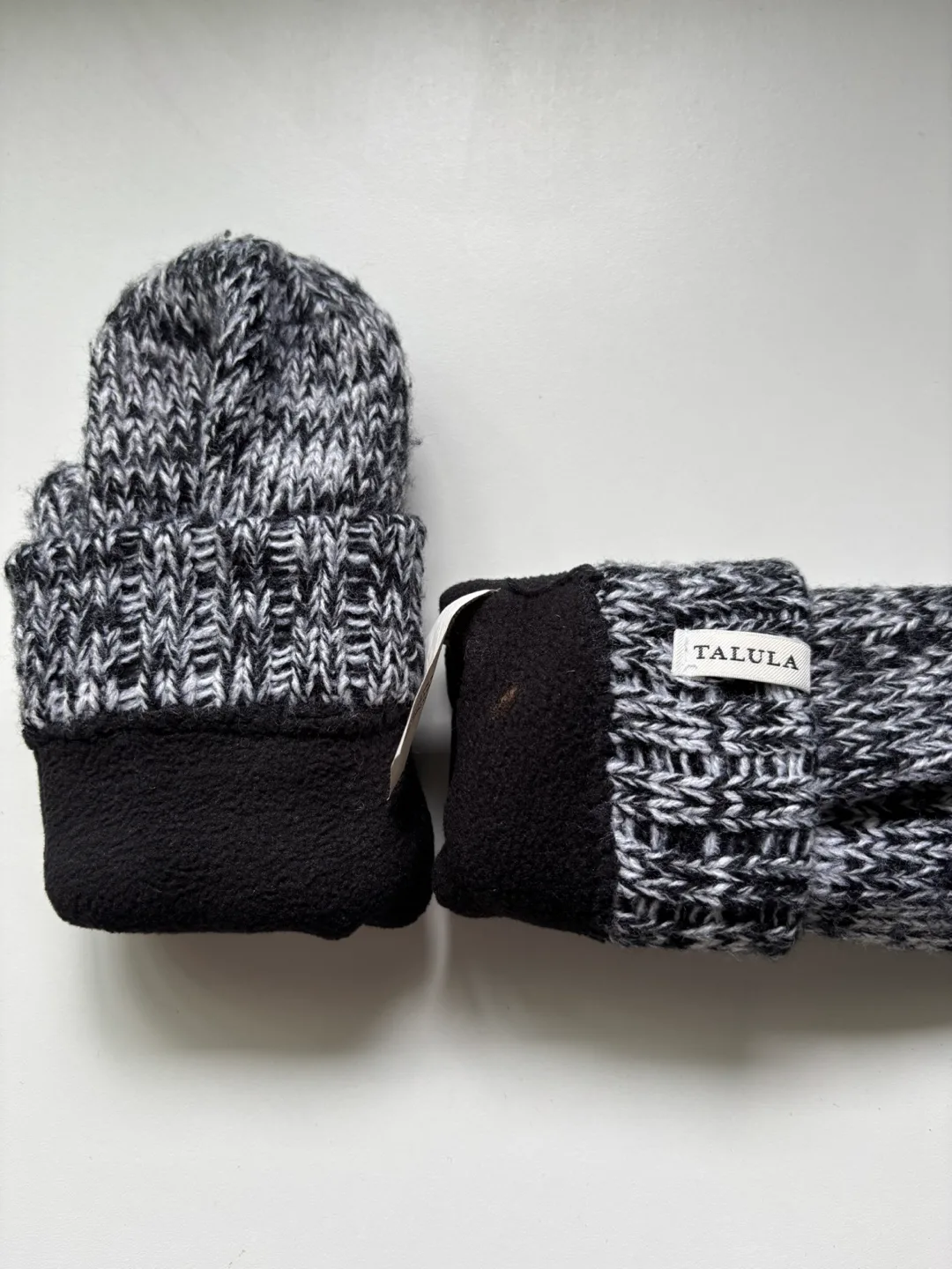 Aritzia - Talula Mittens - Black & White Knit image indicator(3)