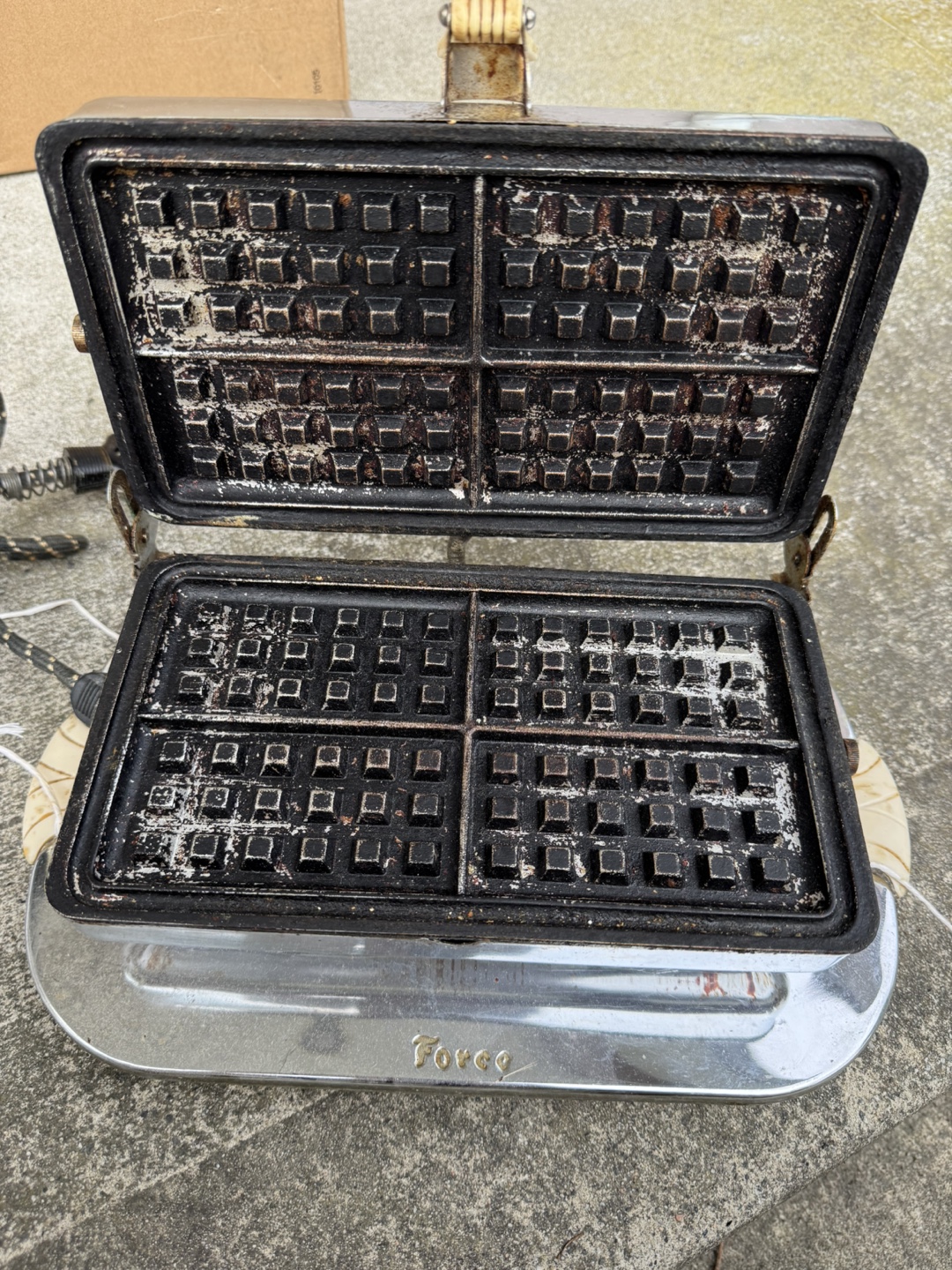 Vintage Force Electric Waffle Maker