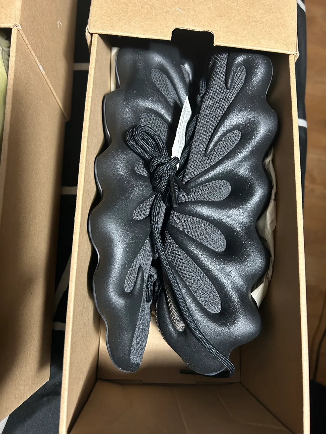 Adidas Yeezy Boost 700 V2 HOSBLU Size US 11 thumbnail