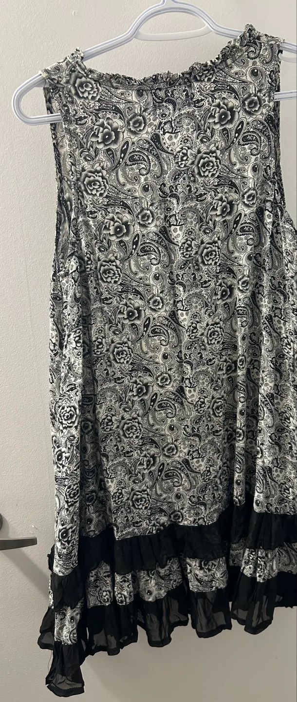 Papillon Black & White Sleeveless Top thumbnail
