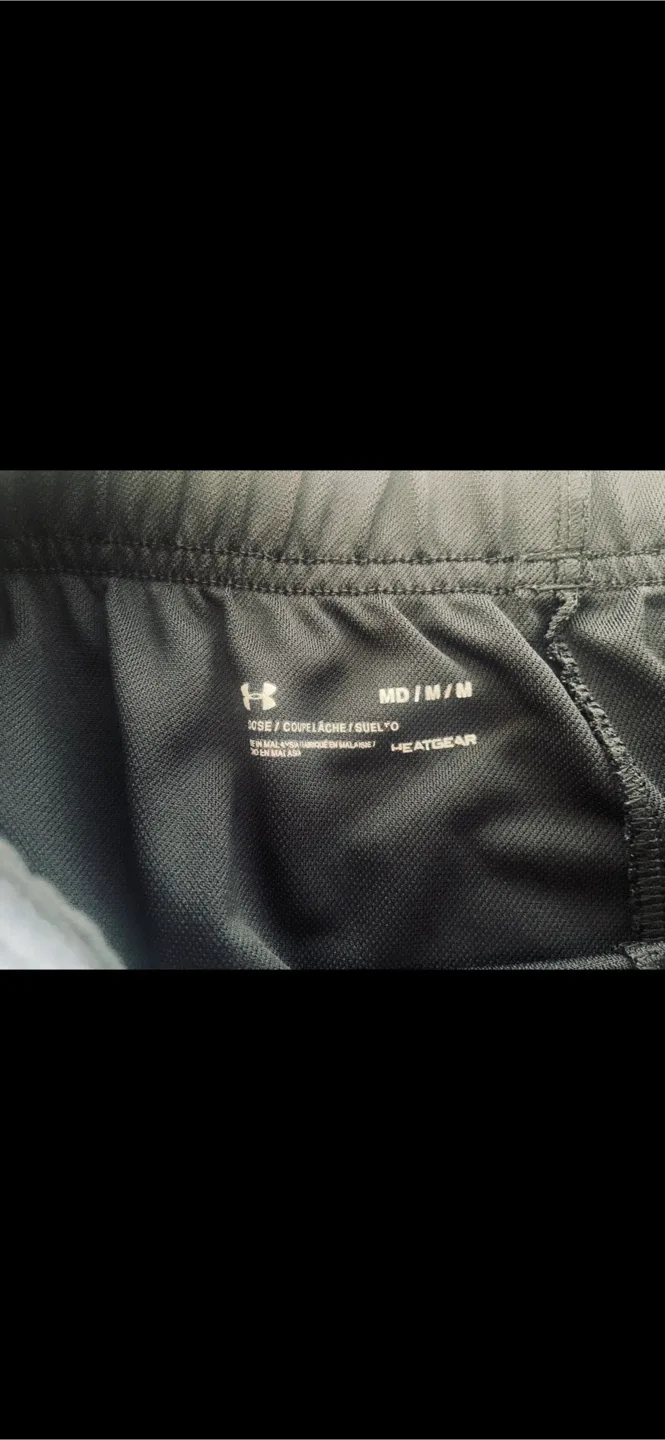 Under Armour Black Shorts - Size Medium image indicator(4)